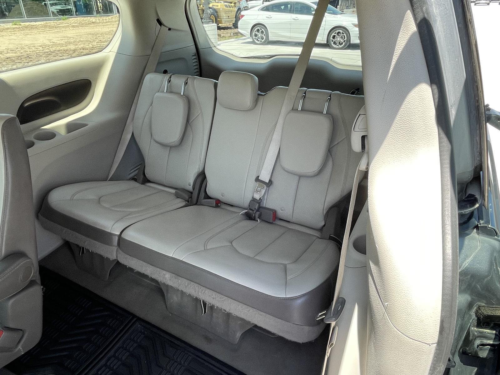 Vehicle photo 17
