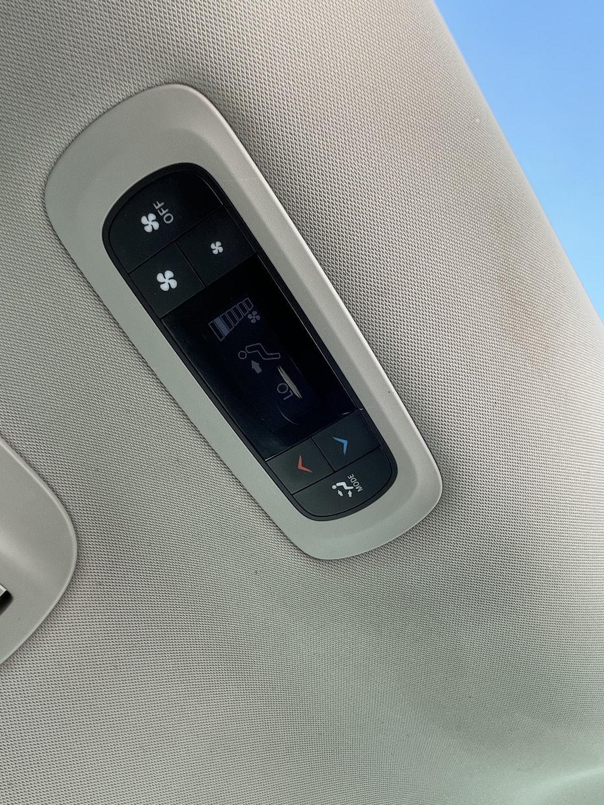 Vehicle photo 18