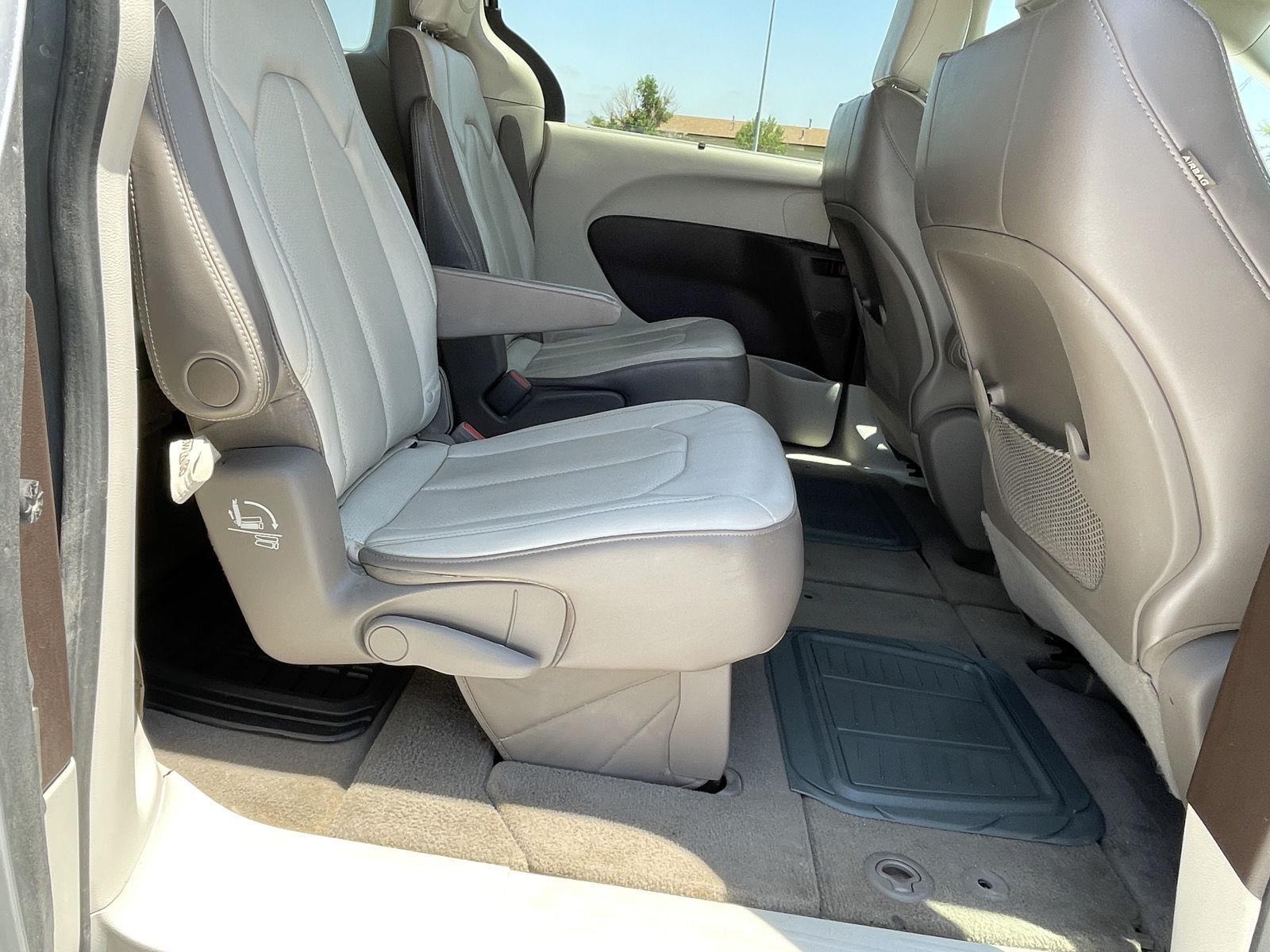 Vehicle photo 19