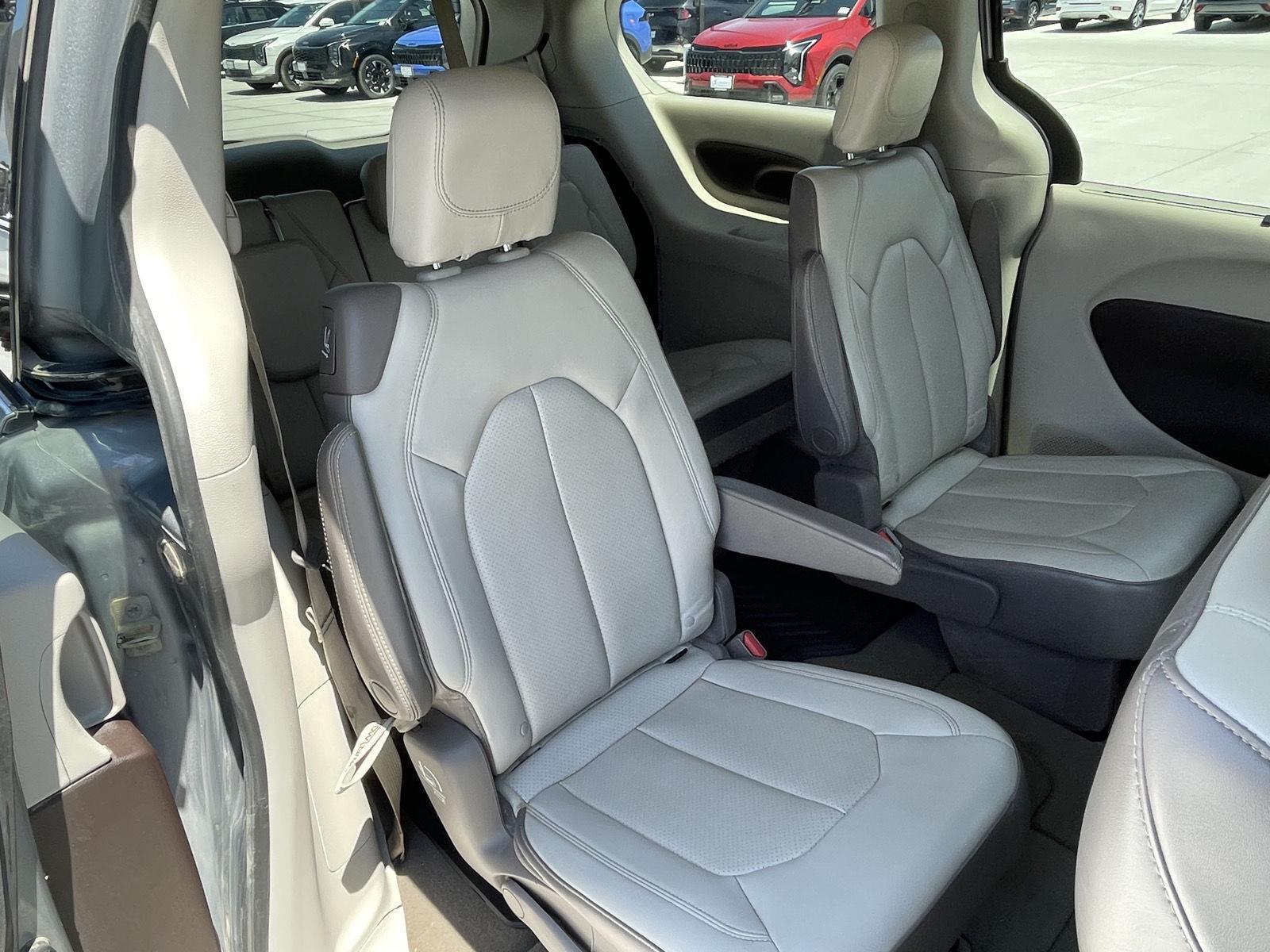 Vehicle photo 20