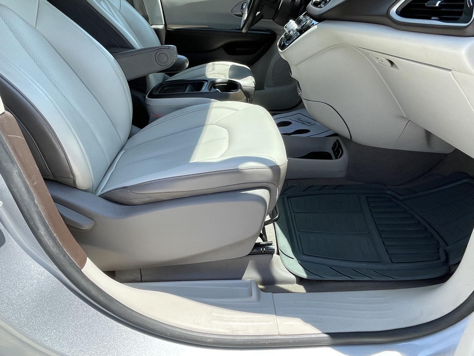 Vehicle photo 21
