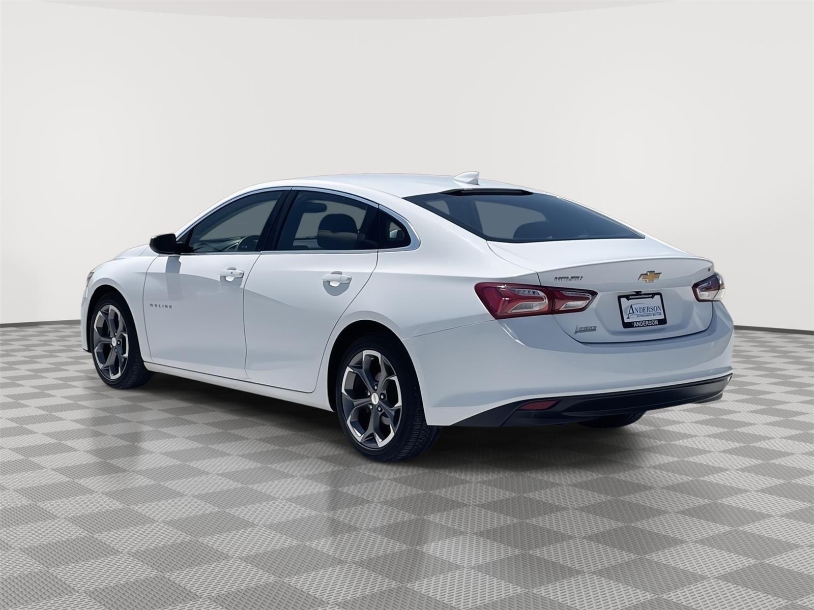 Vehicle photo 4