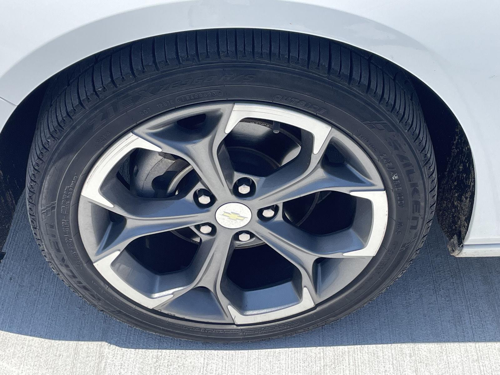 Vehicle photo 10
