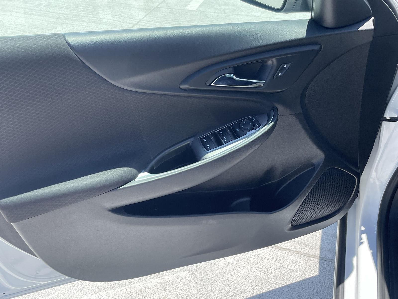 Vehicle photo 12