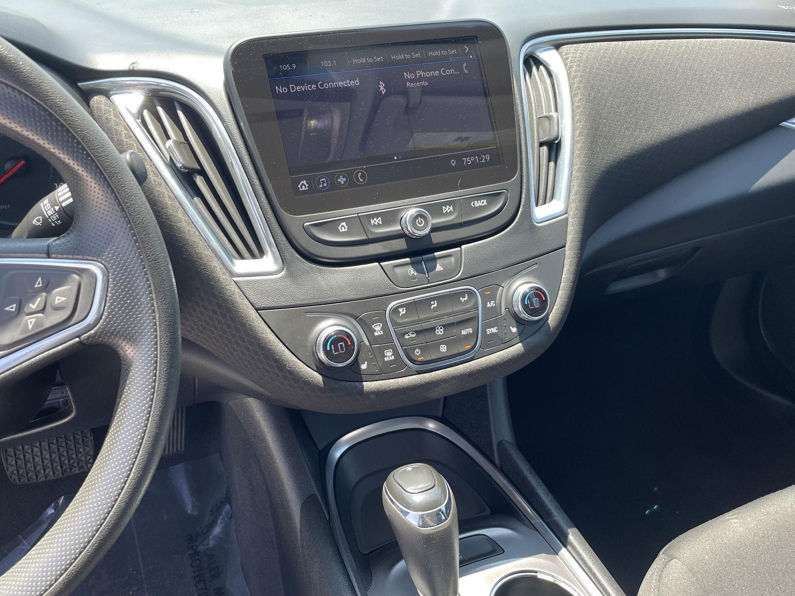Vehicle photo 14