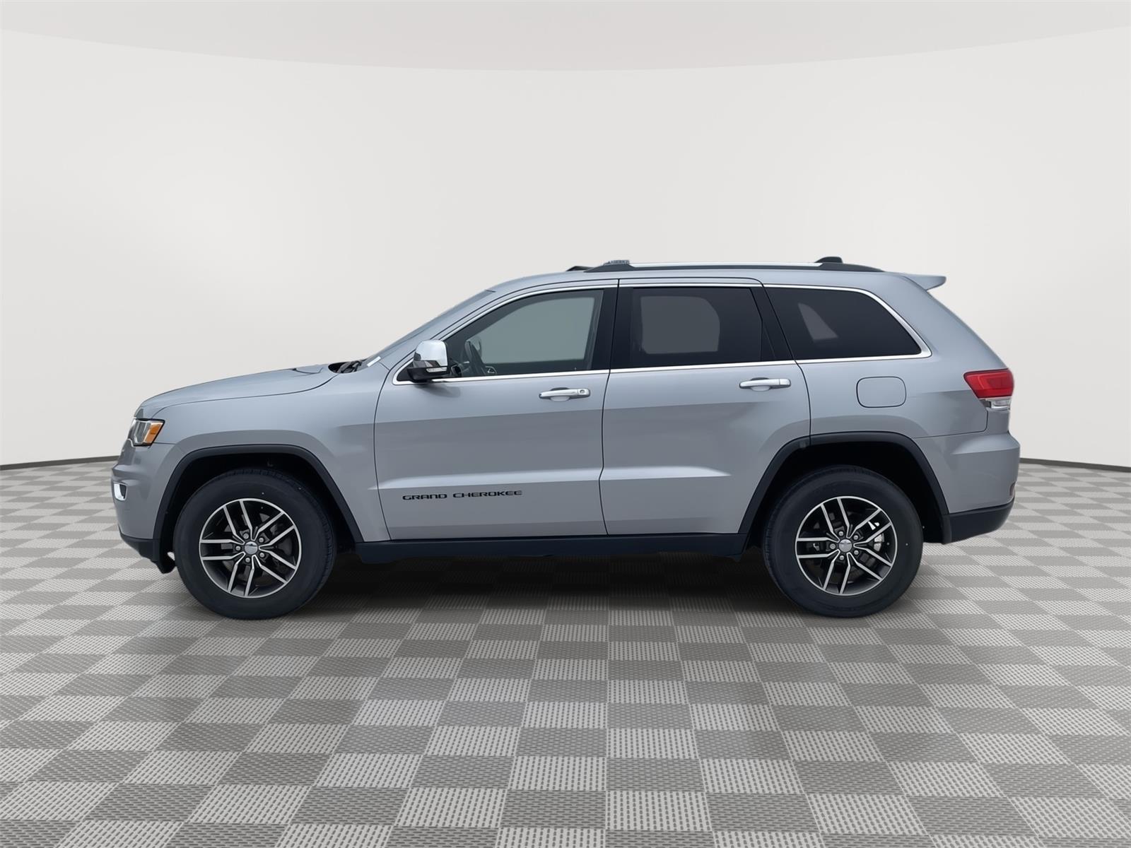 Vehicle photo 2