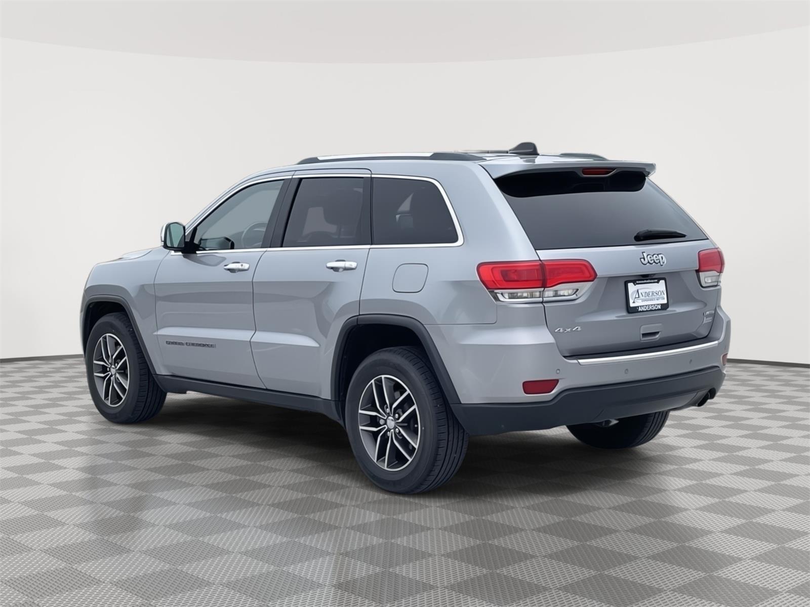 Vehicle photo 4