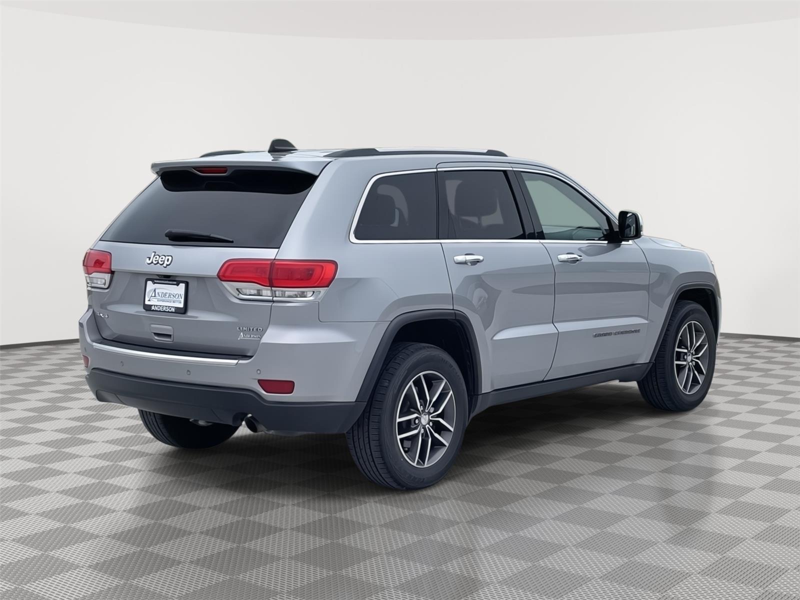 Vehicle photo 6