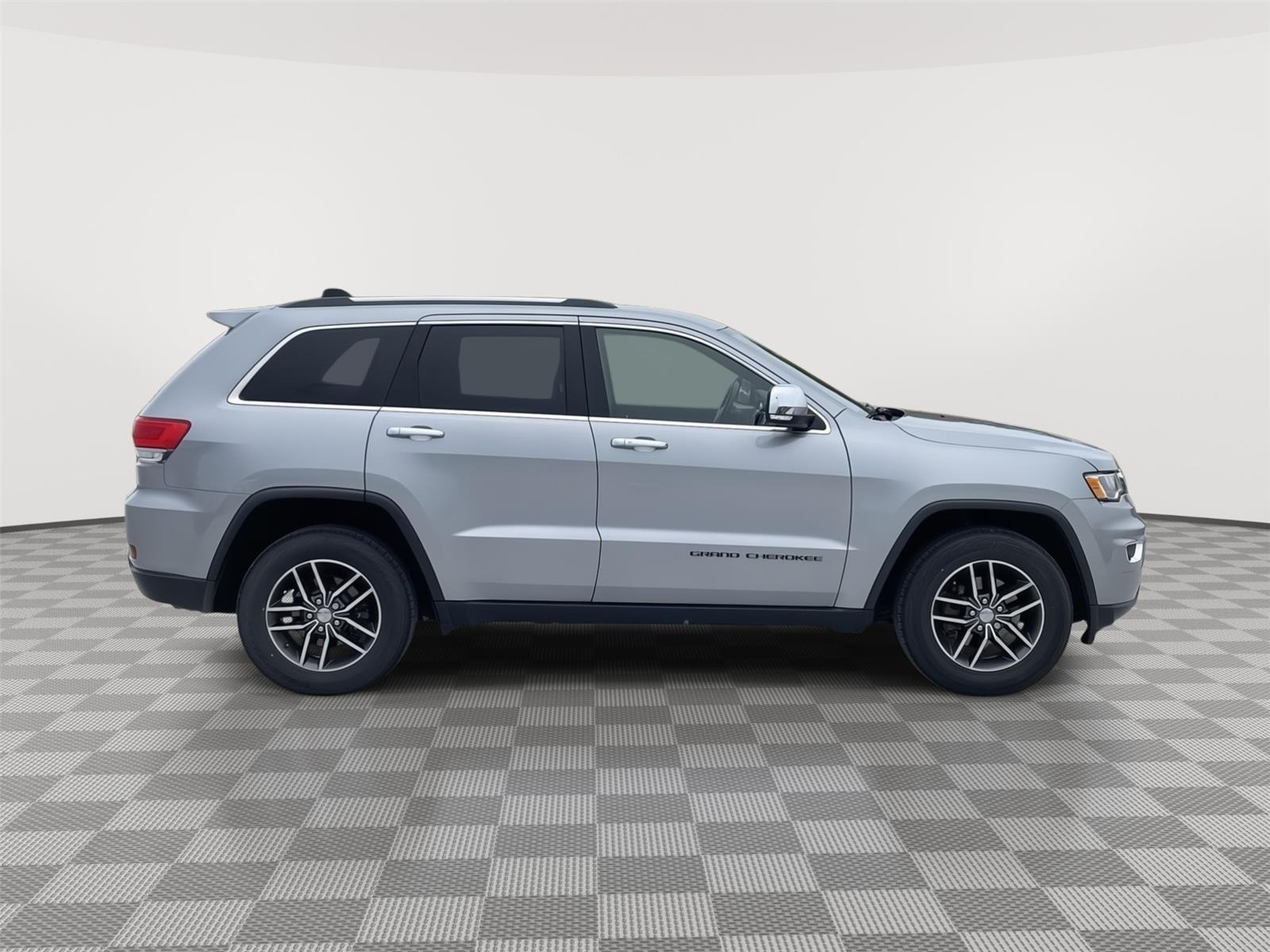 Vehicle photo 7