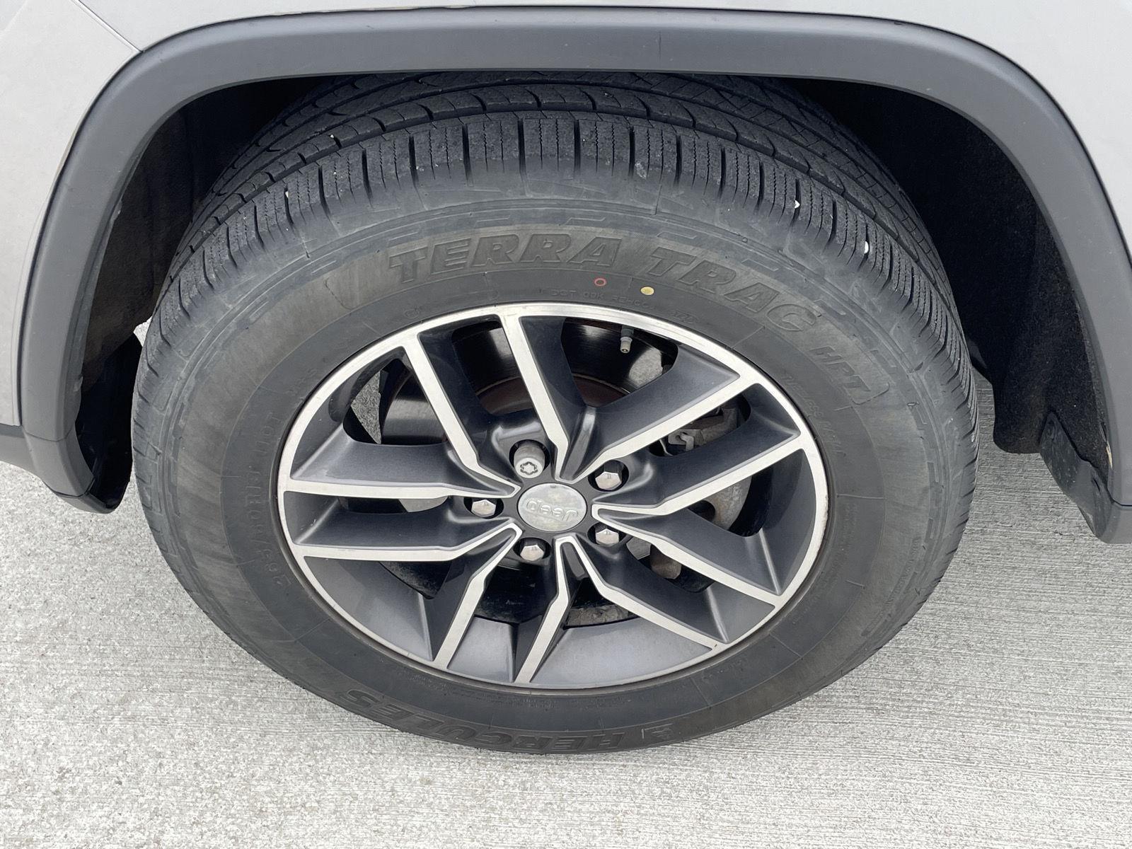 Vehicle photo 10