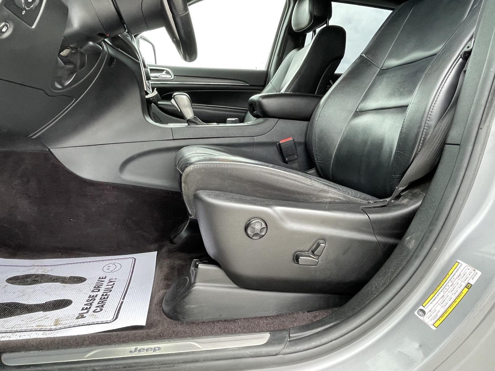 Vehicle photo 17