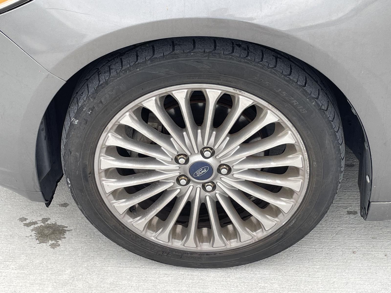 Vehicle photo 6