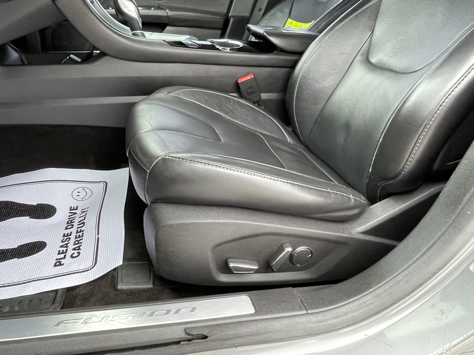 Vehicle photo 10