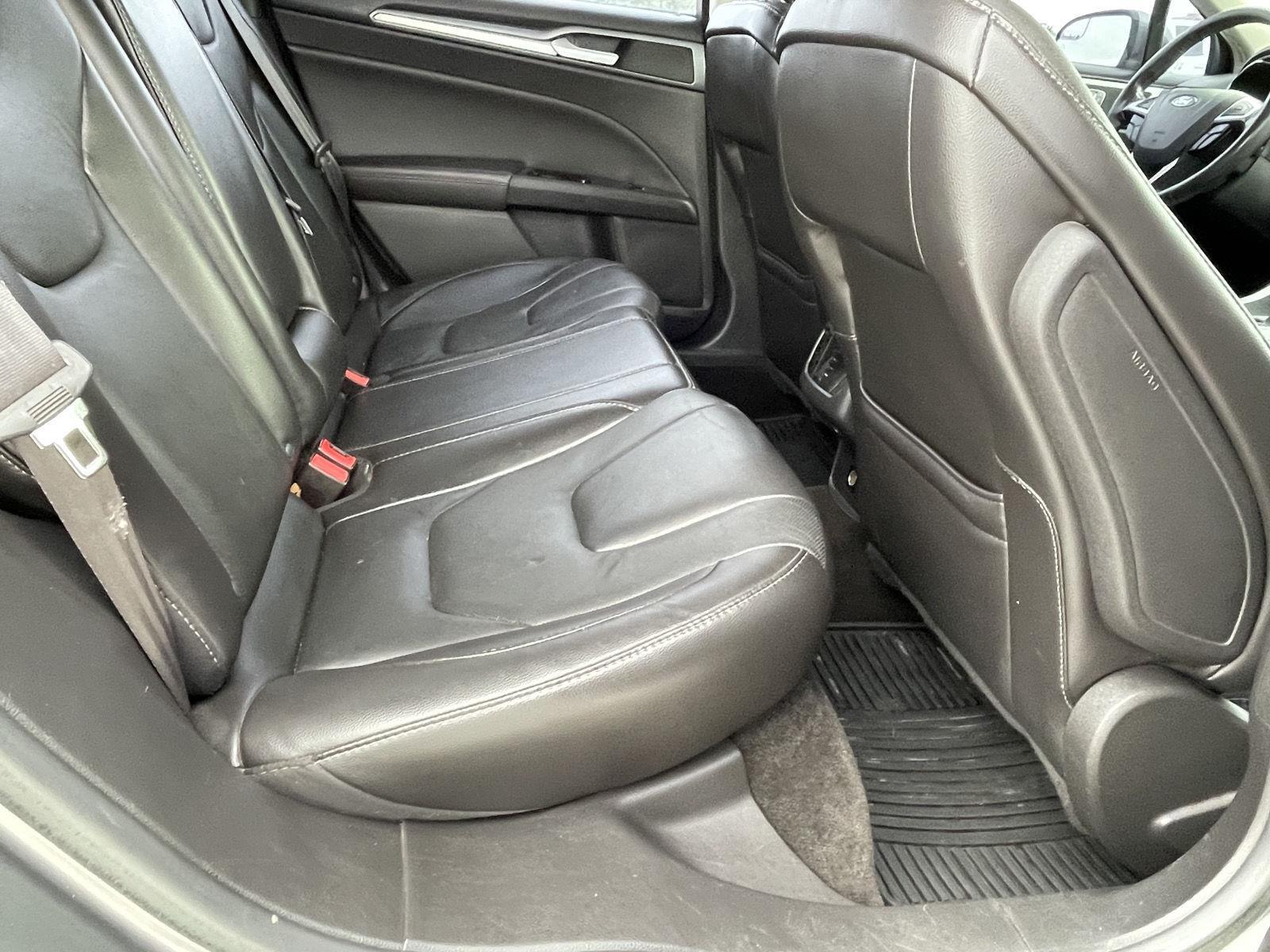 Vehicle photo 11