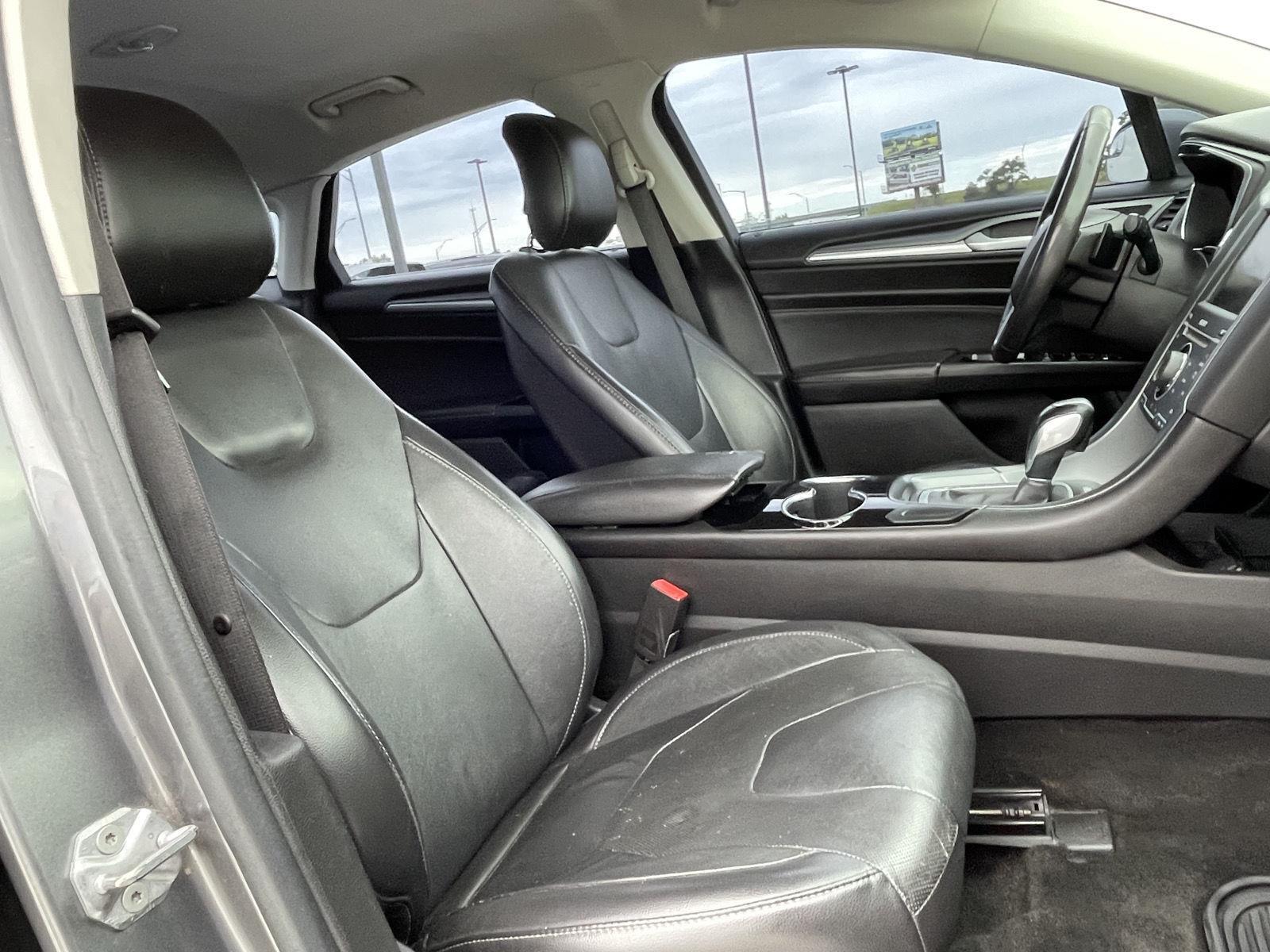 Vehicle photo 14