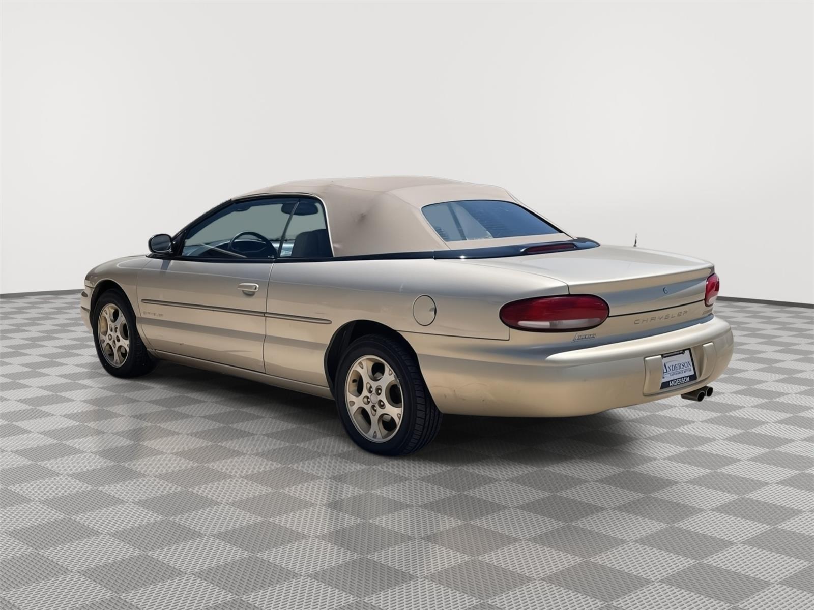 Vehicle photo 4