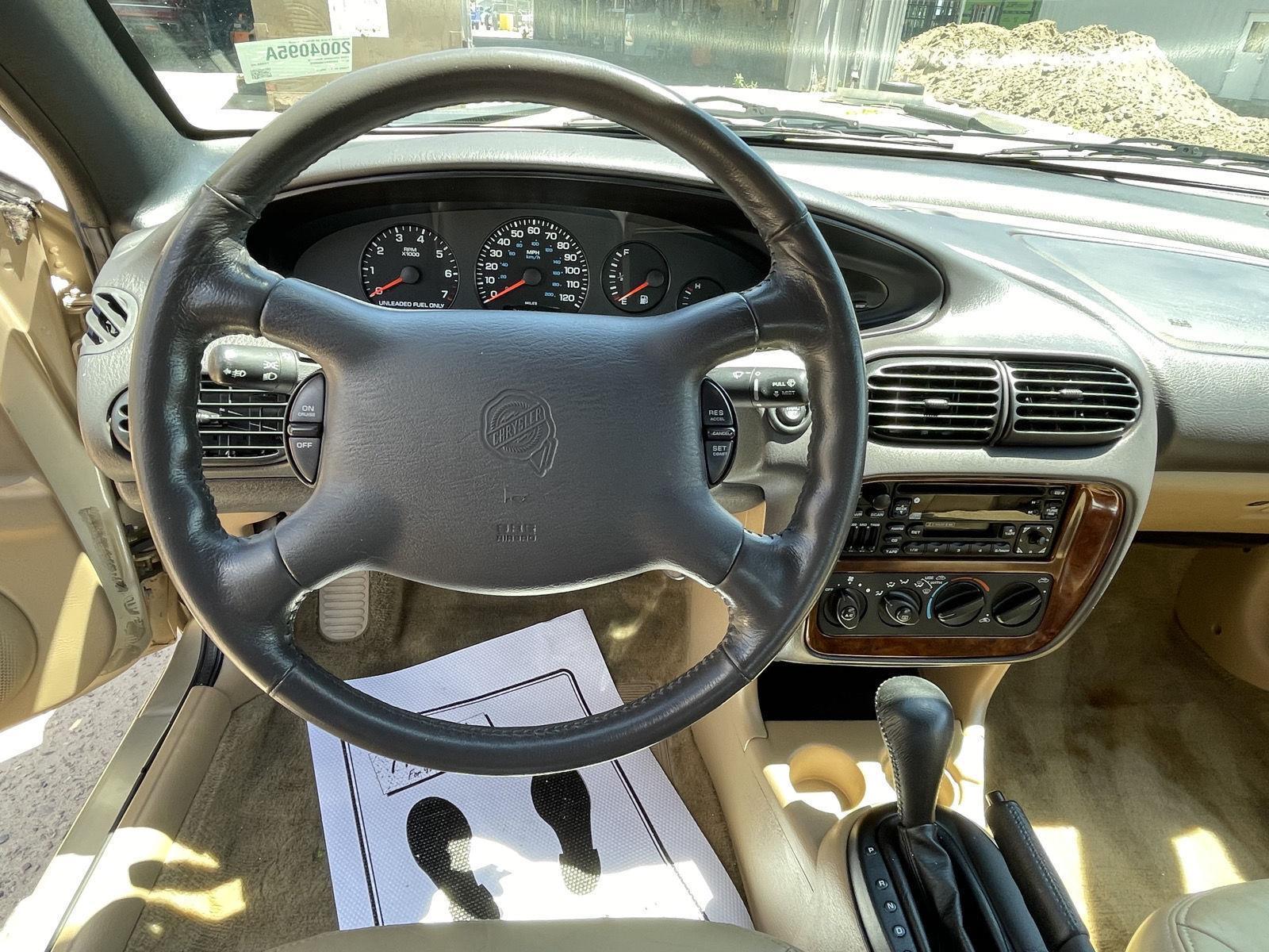 Vehicle photo 13