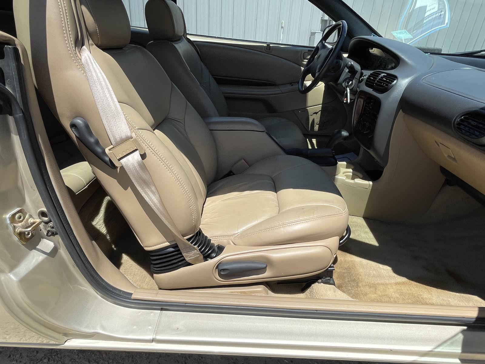 Vehicle photo 15