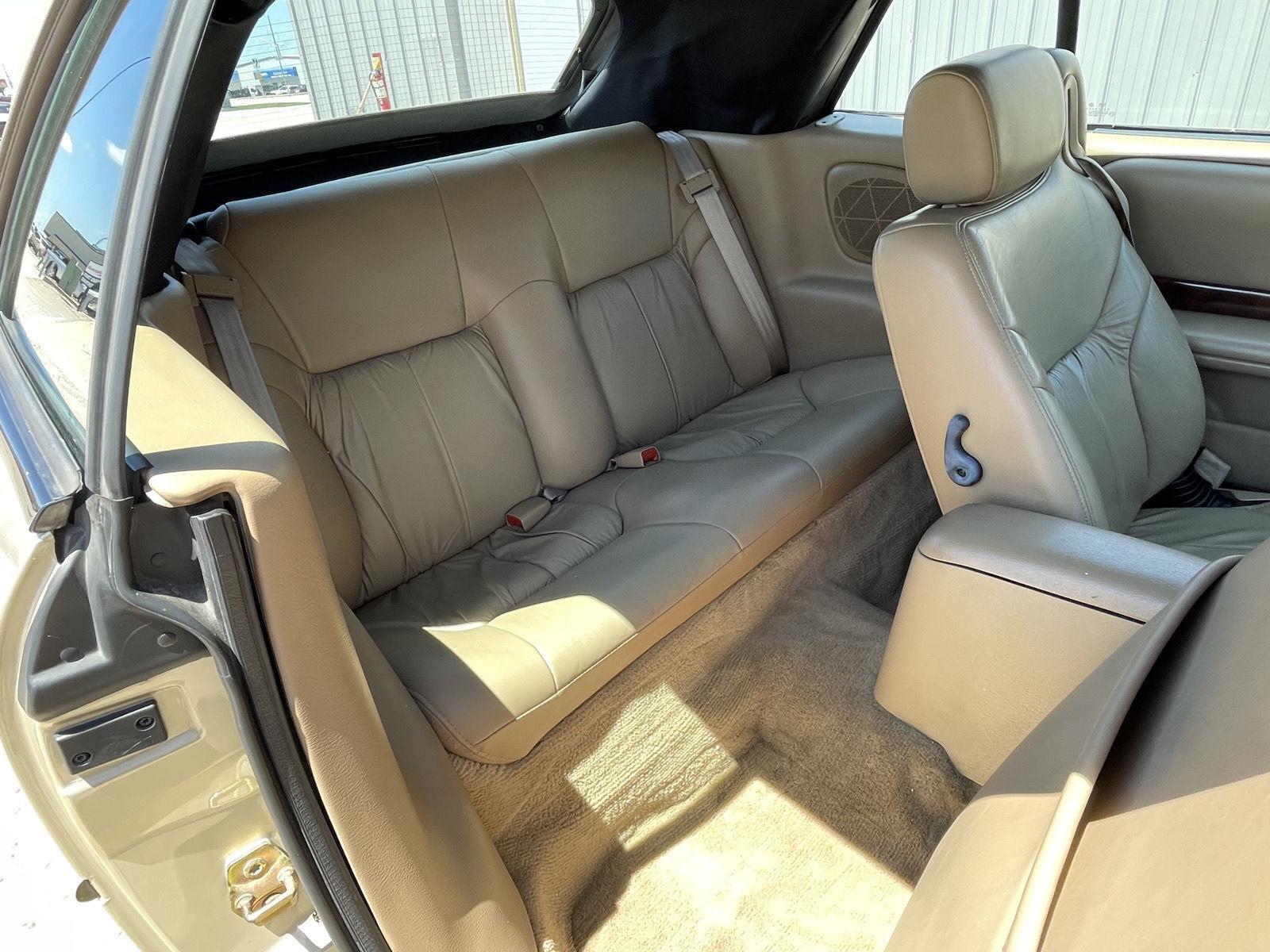 Vehicle photo 16