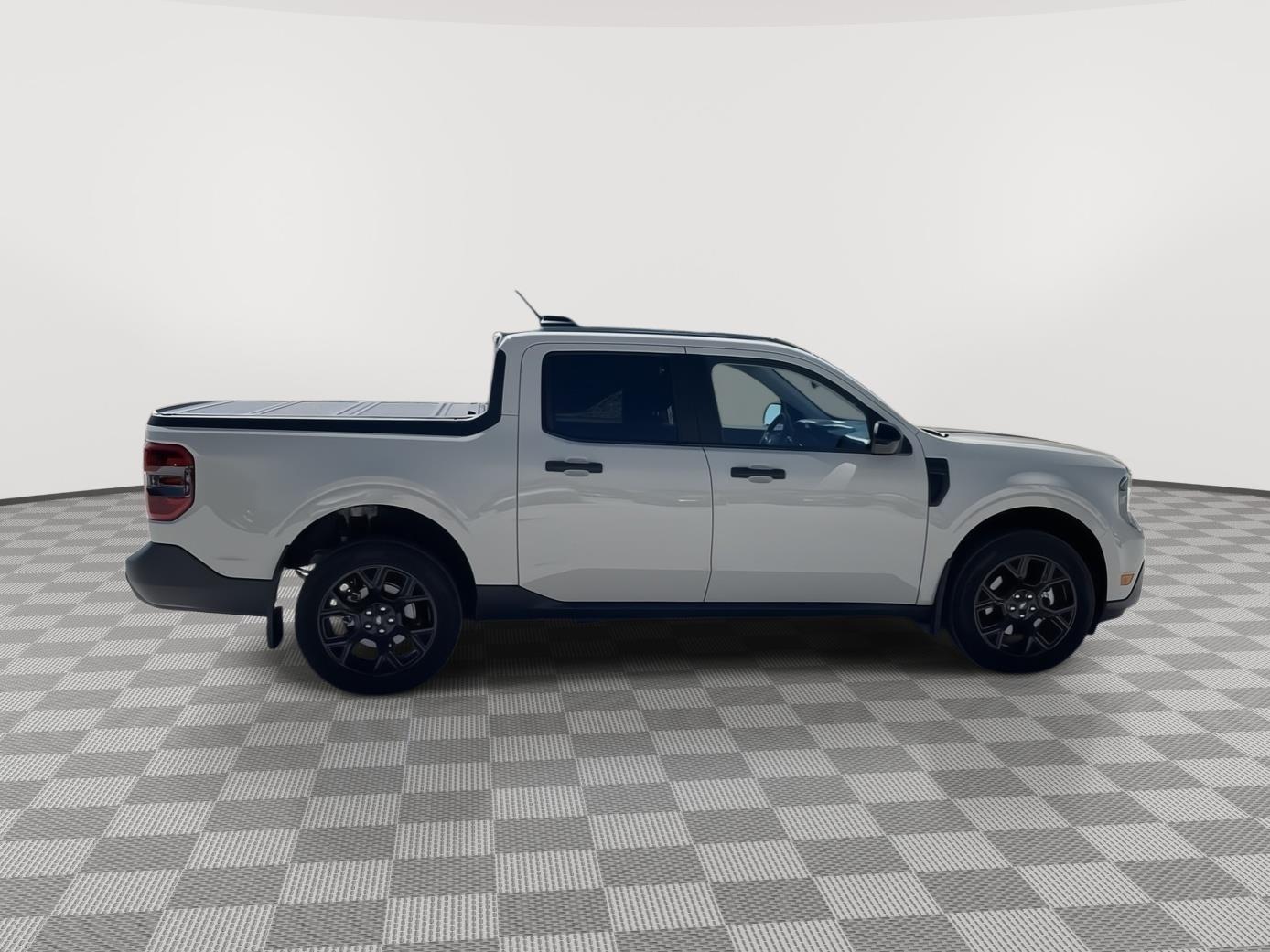 Vehicle photo 7
