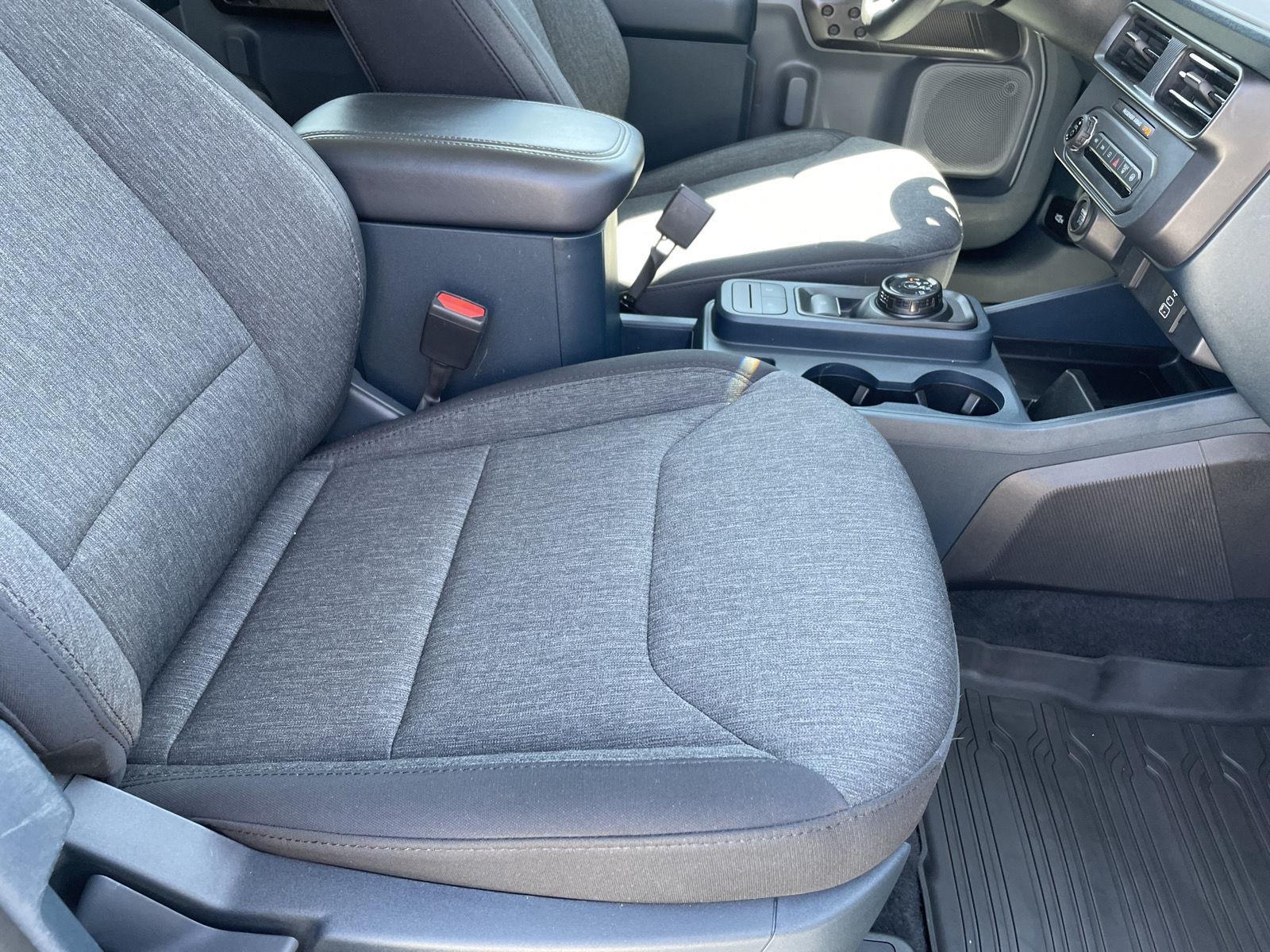 Vehicle photo 20