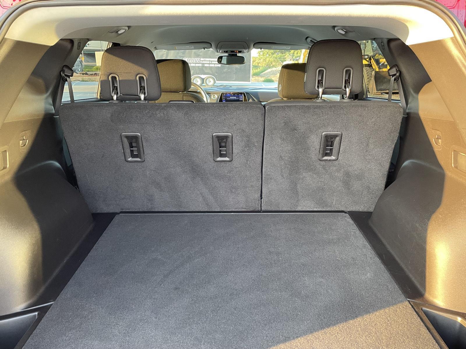 Vehicle photo 17