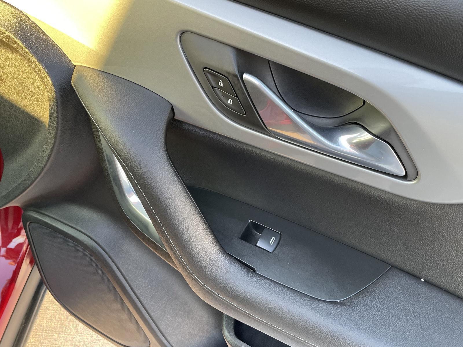 Vehicle photo 20