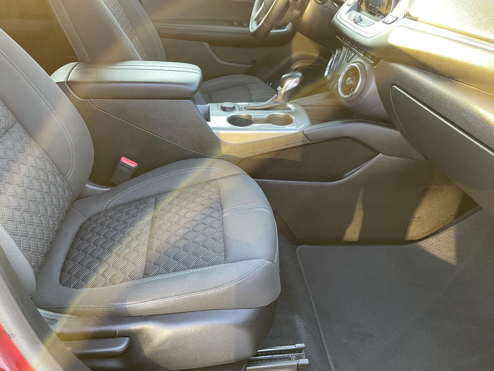 Vehicle photo 21