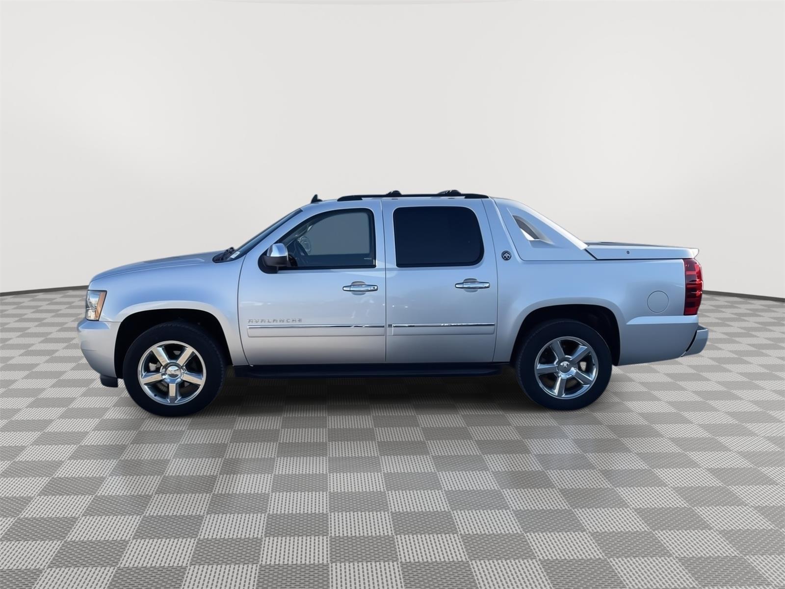 Vehicle photo 2