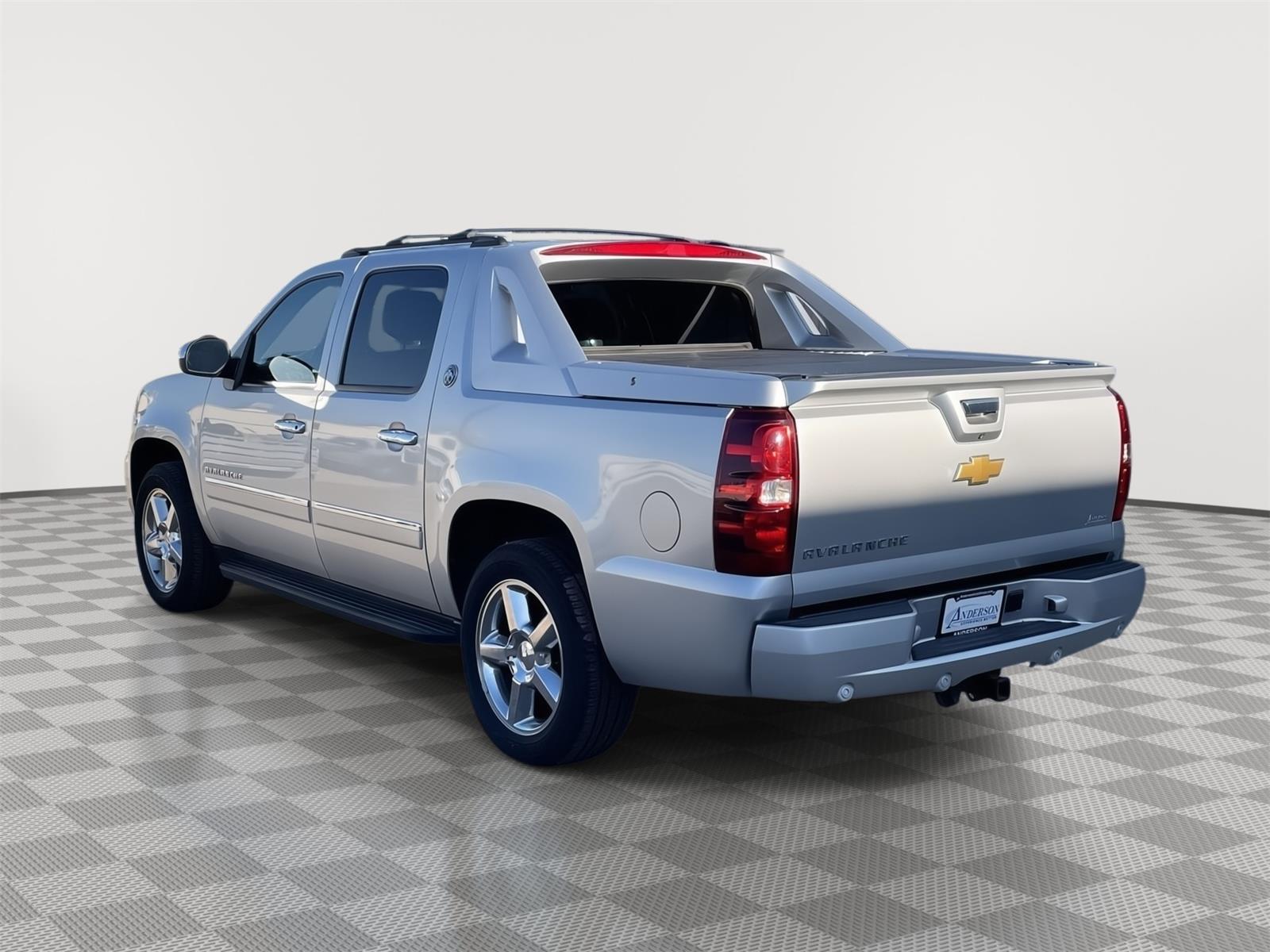 Vehicle photo 4