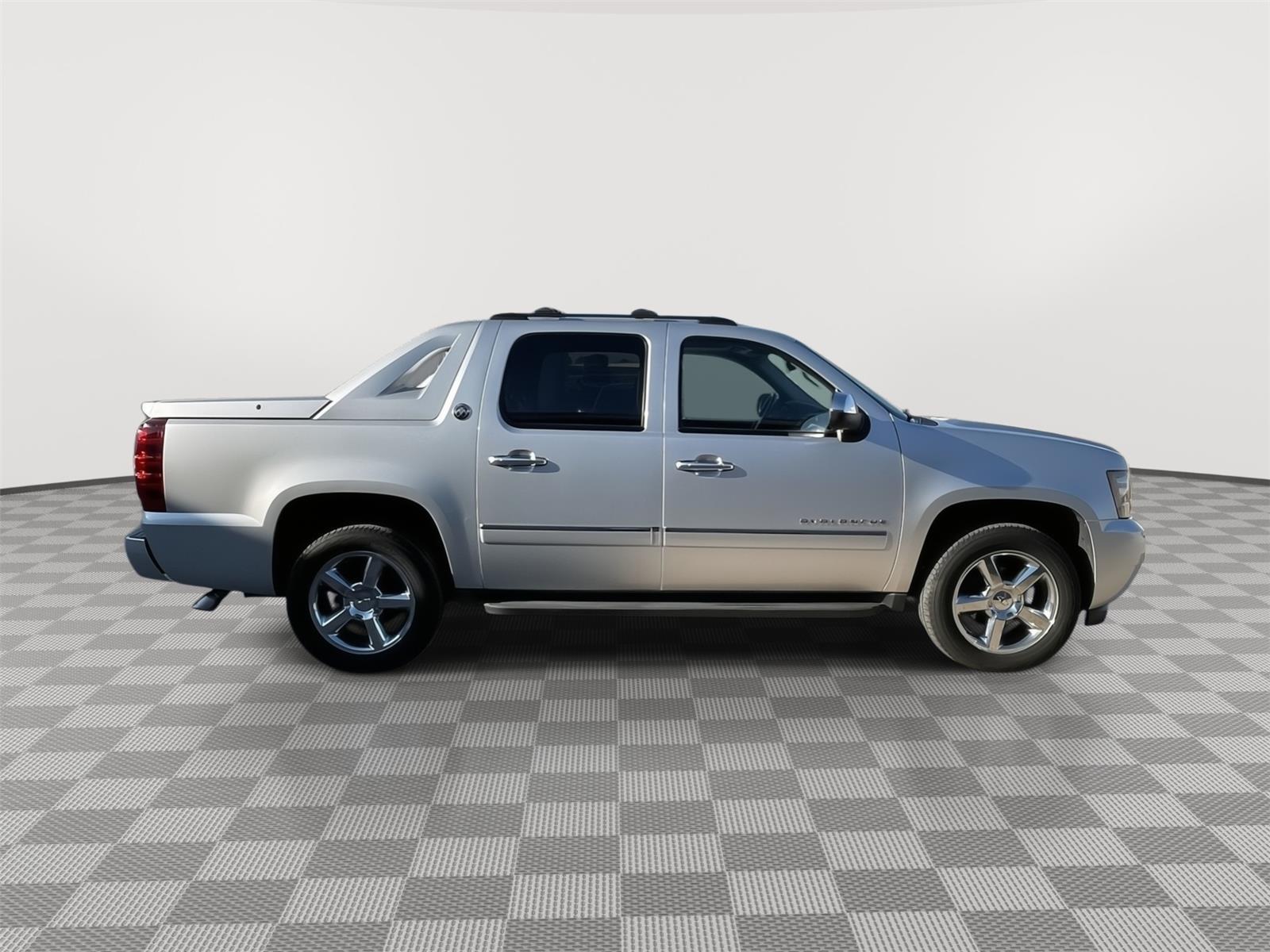 Vehicle photo 7