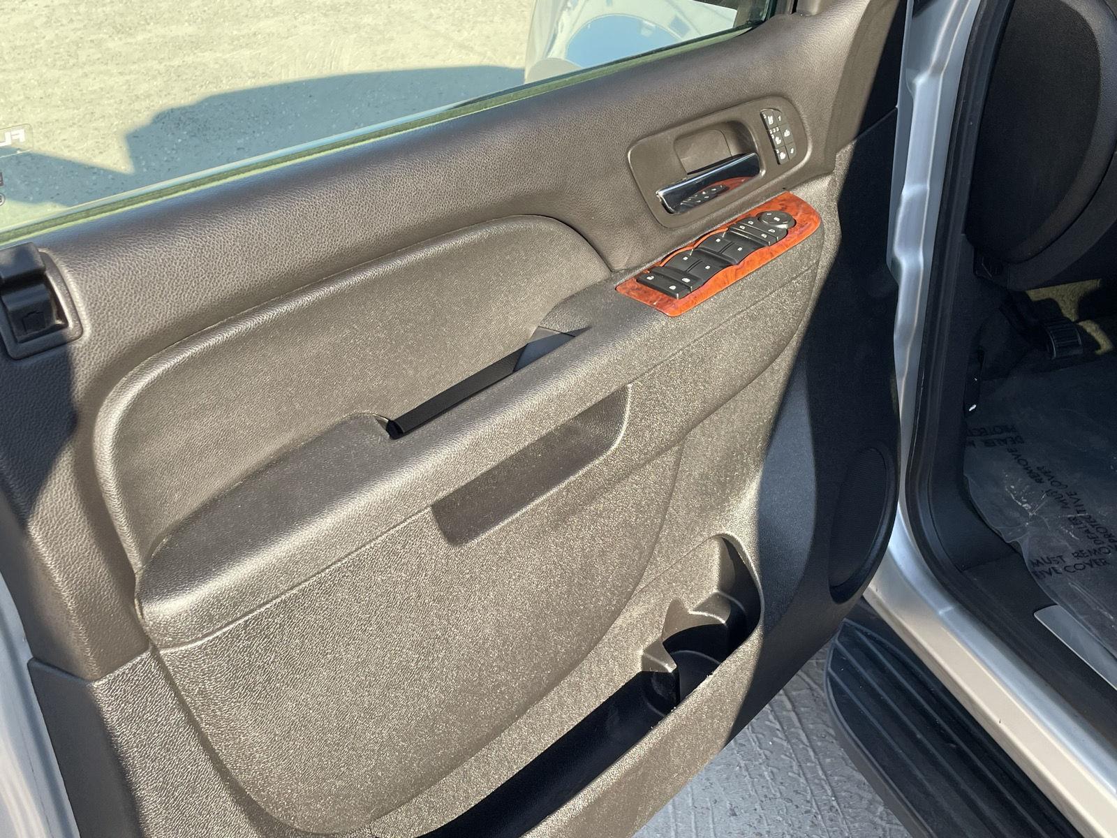 Vehicle photo 12