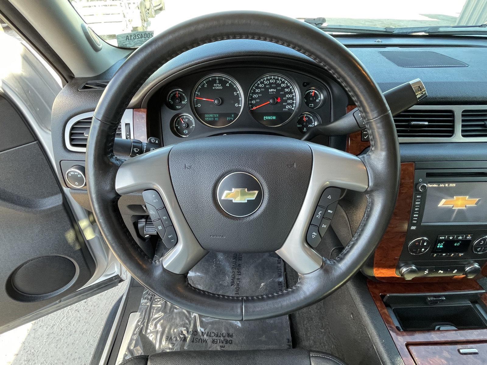 Vehicle photo 13