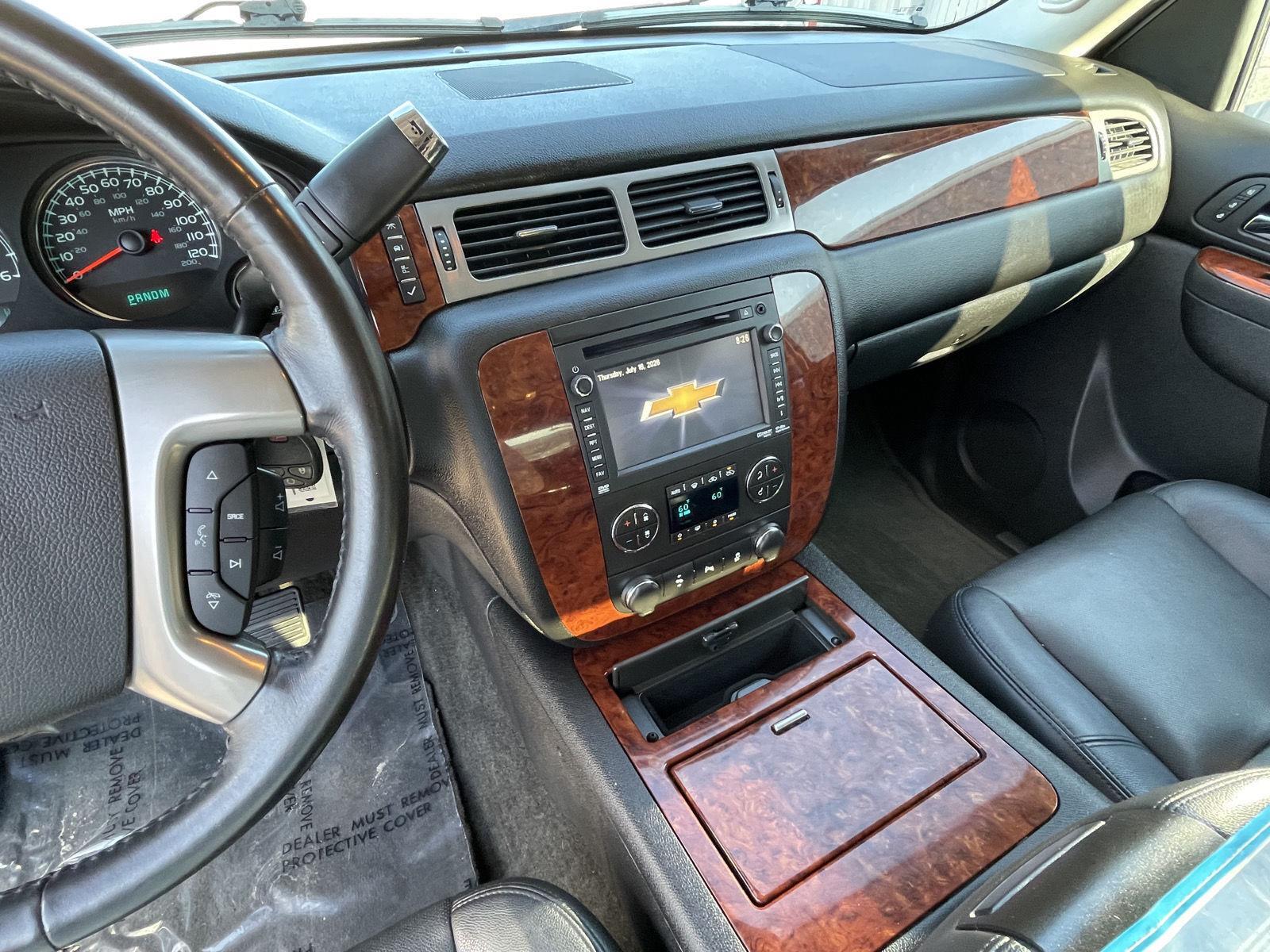 Vehicle photo 14