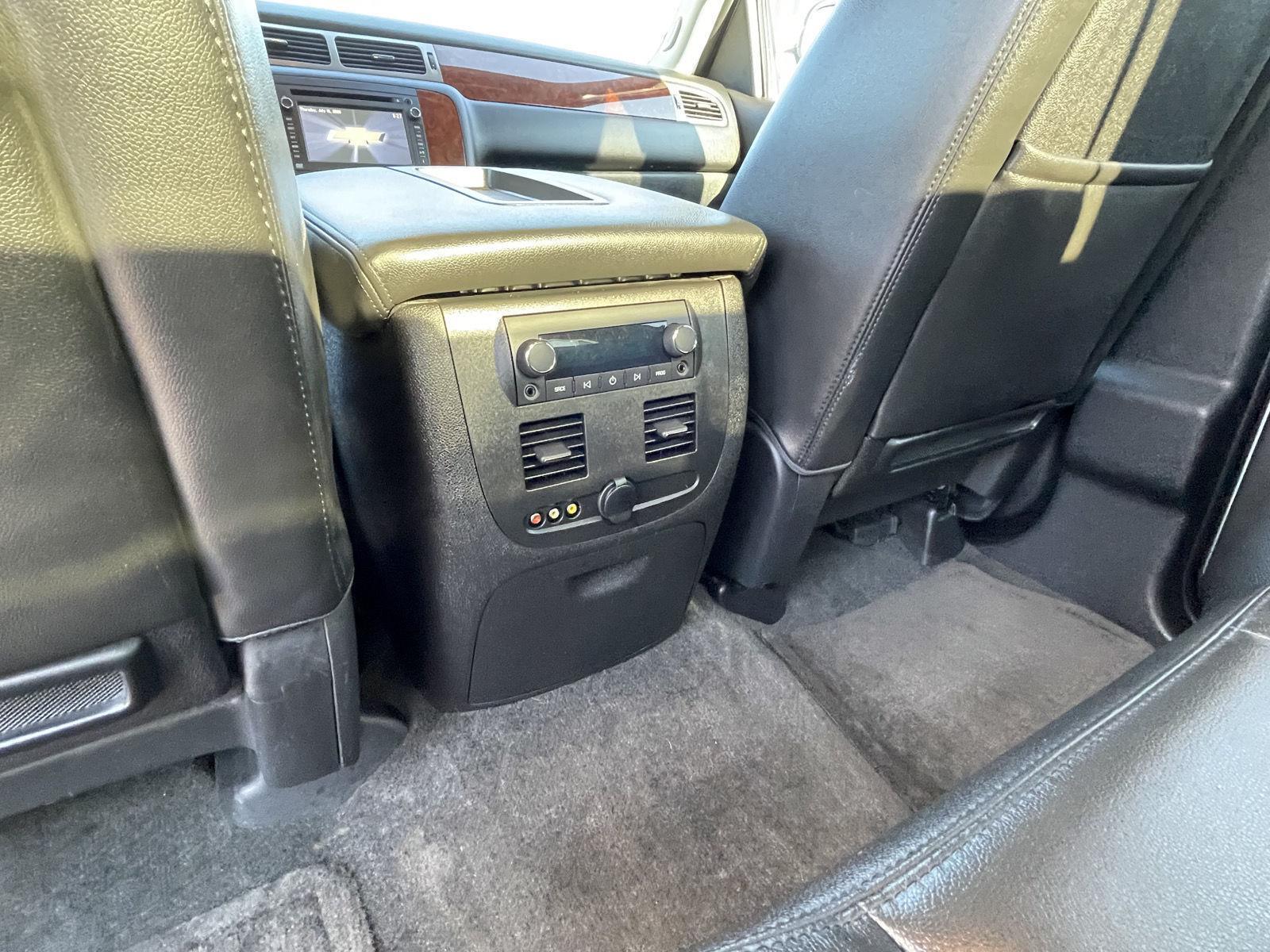 Vehicle photo 19