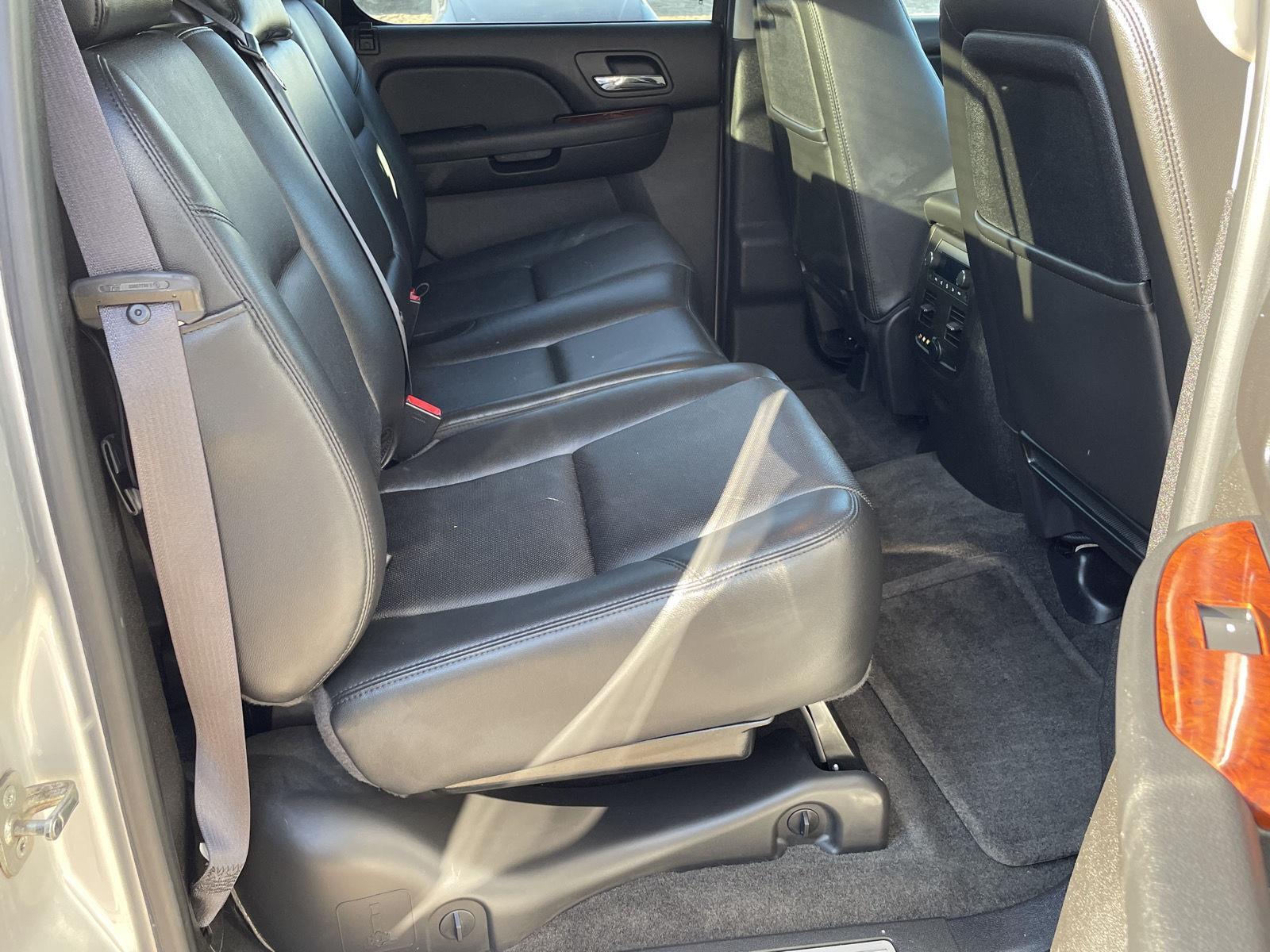 Vehicle photo 21