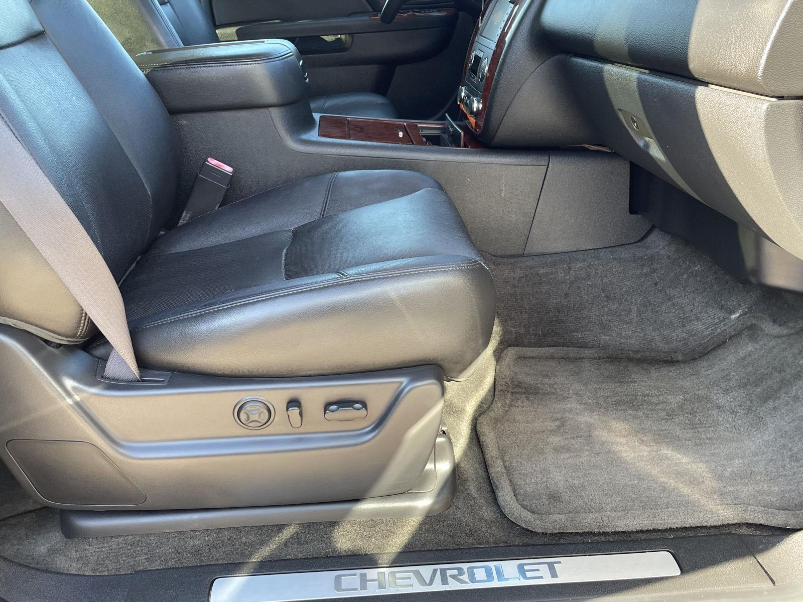 Vehicle photo 23
