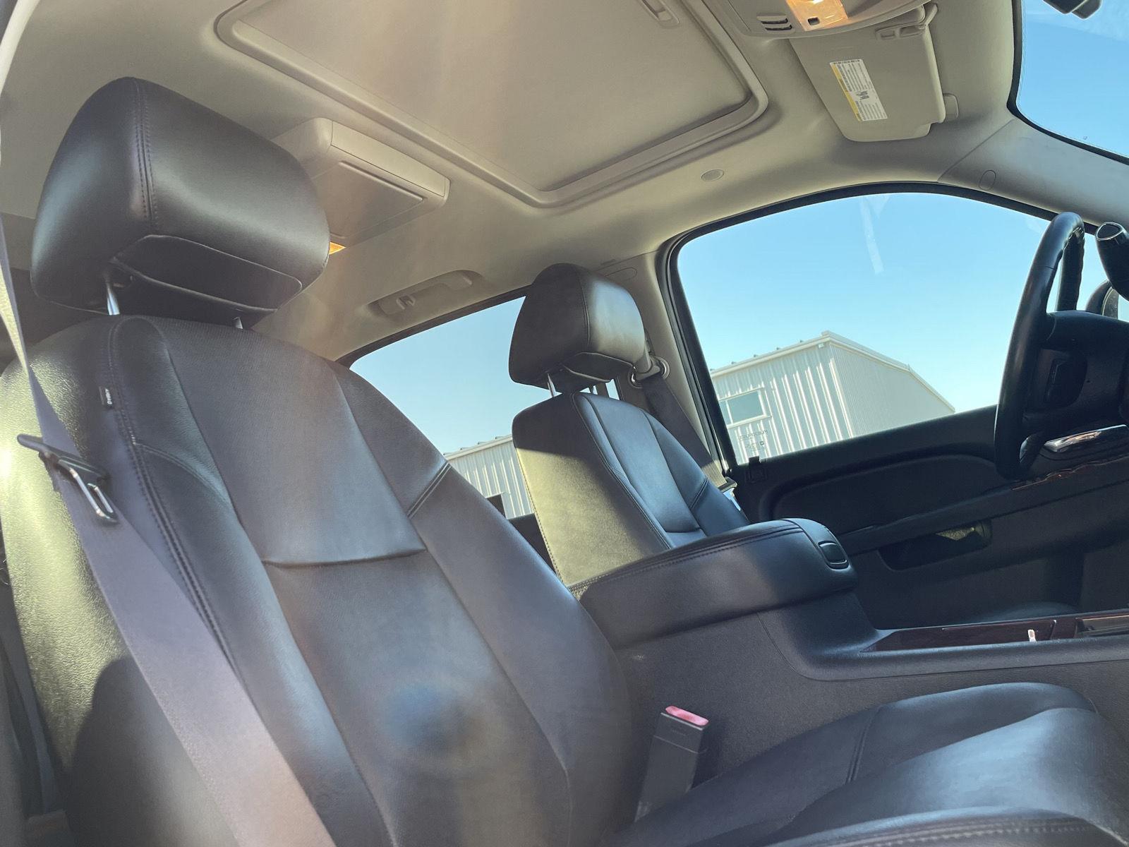 Vehicle photo 24
