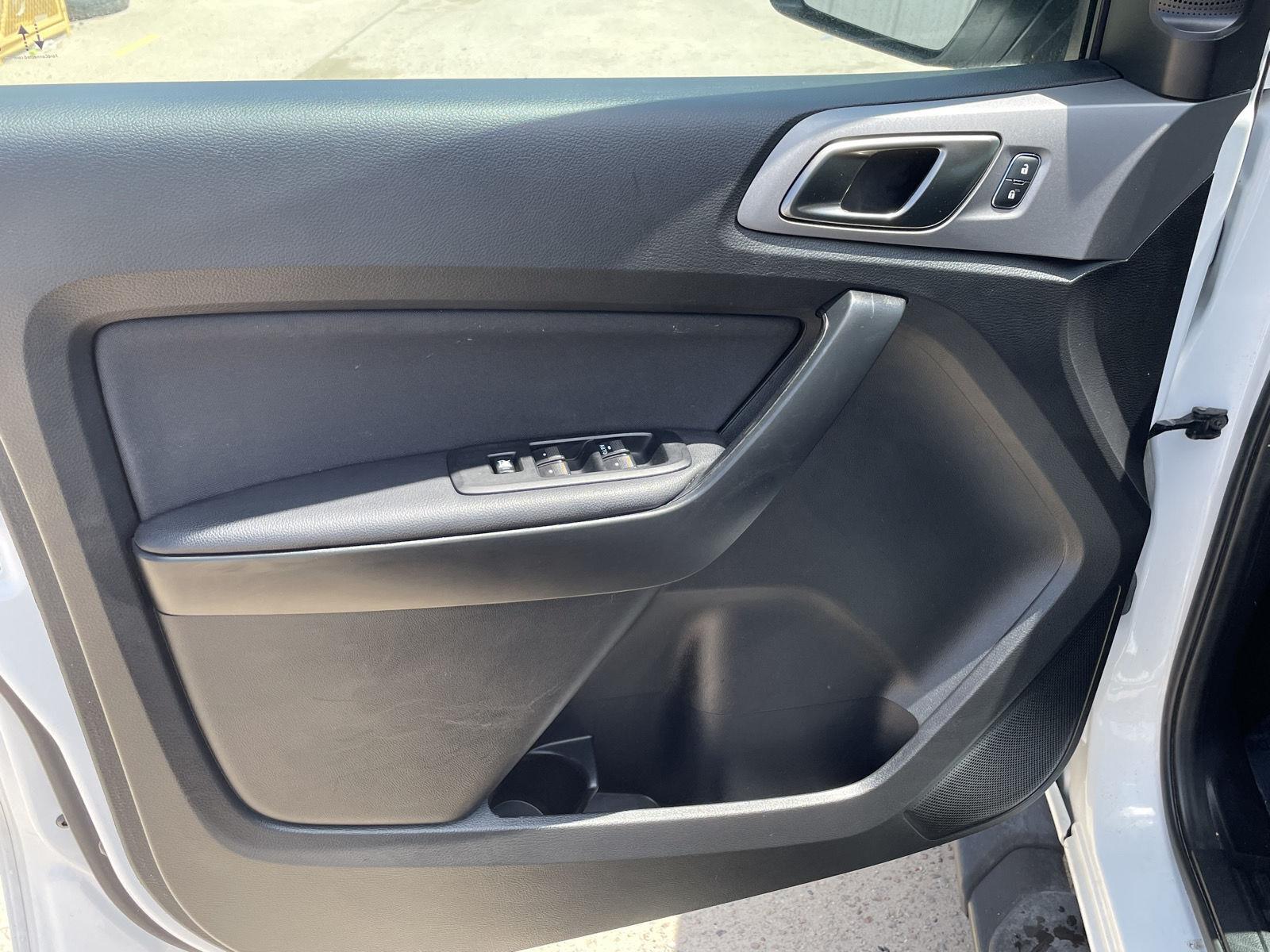 Vehicle photo 12