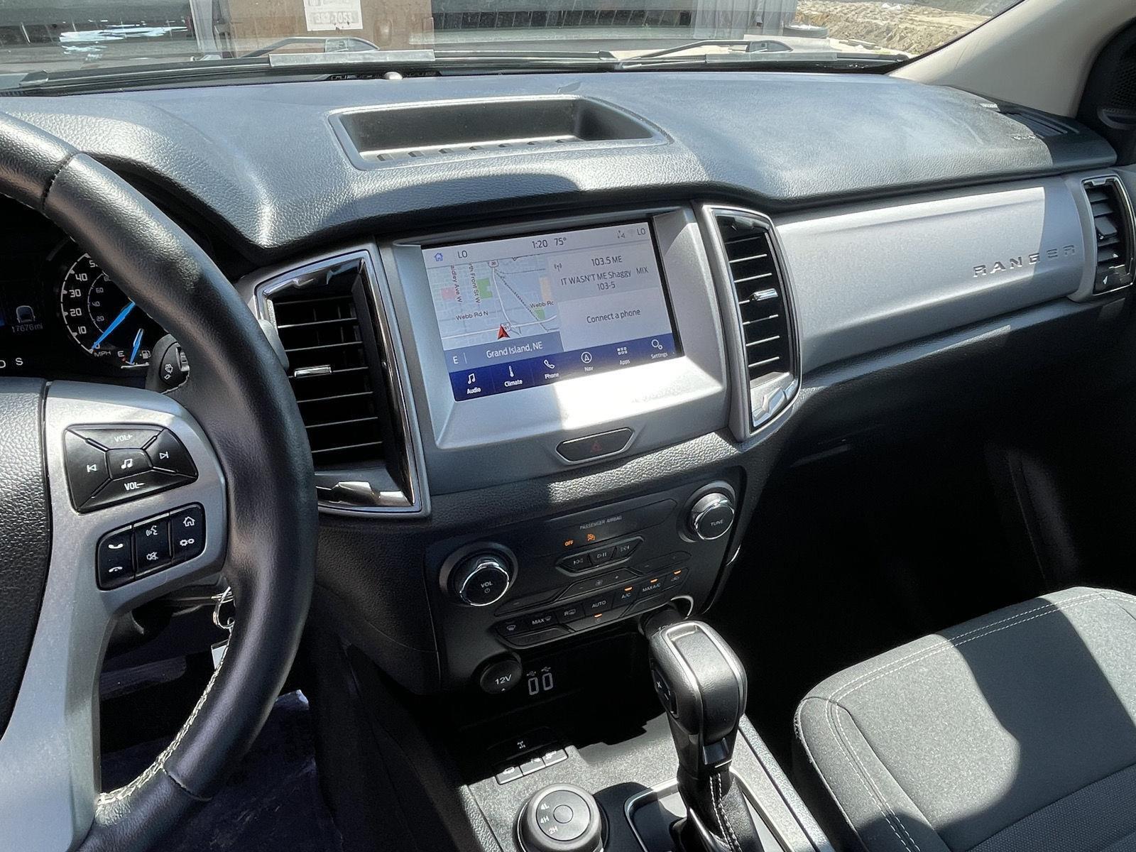 Vehicle photo 14