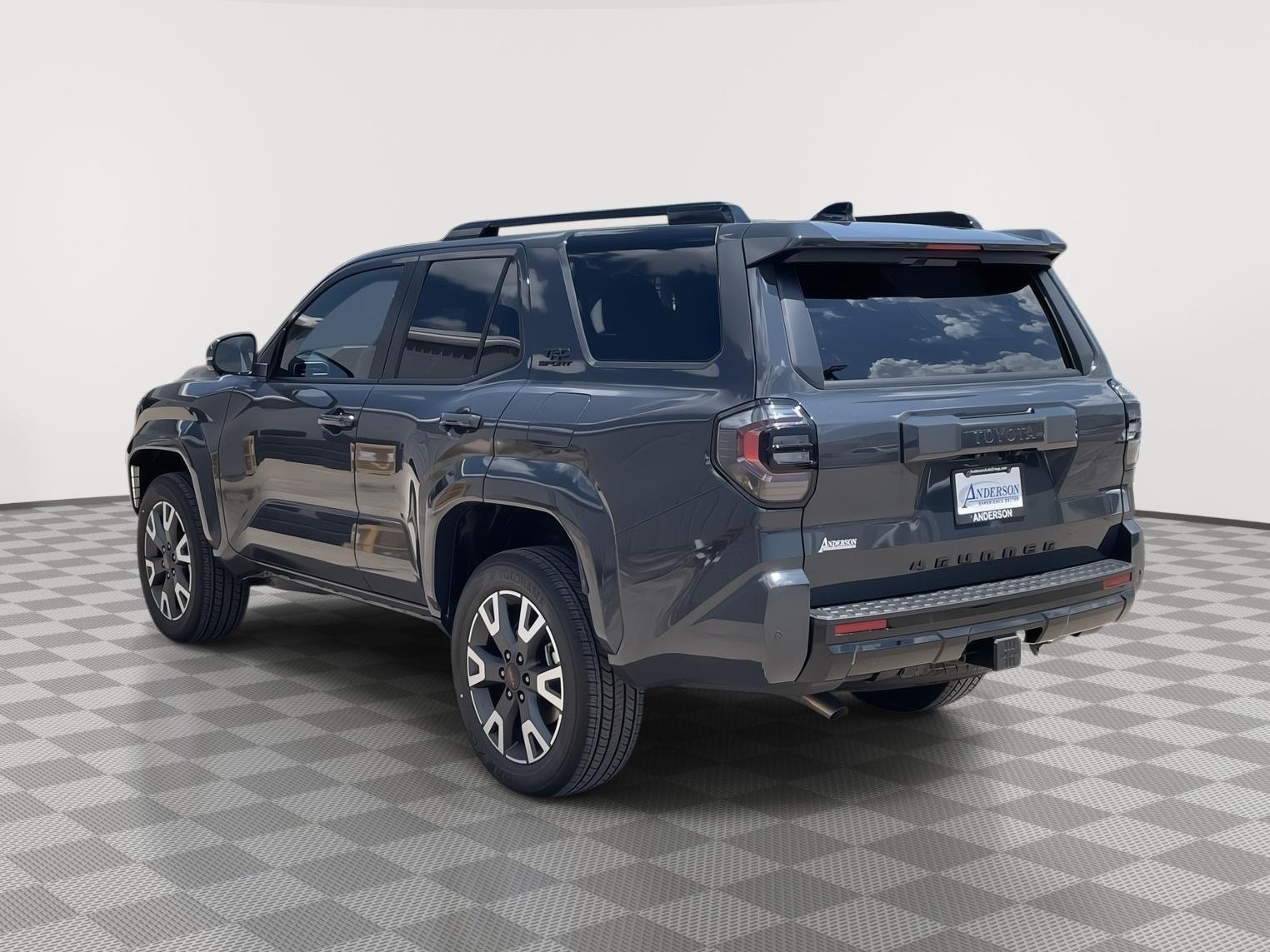 Vehicle photo 4
