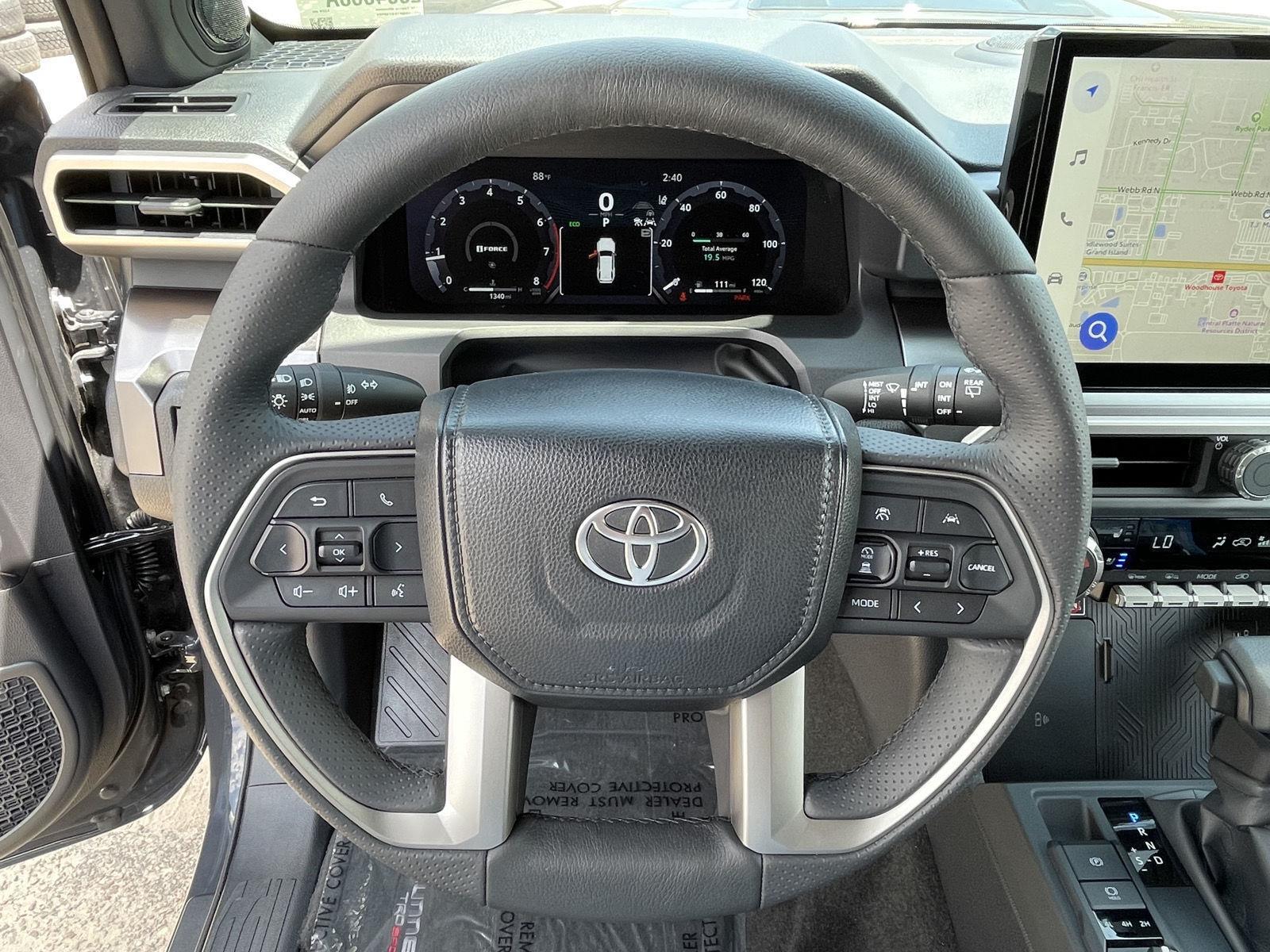 Vehicle photo 13