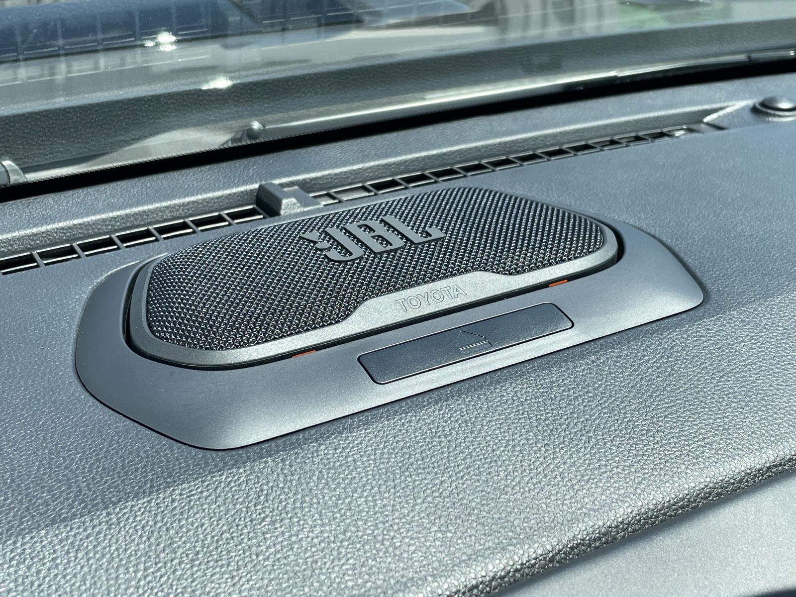 Vehicle photo 14