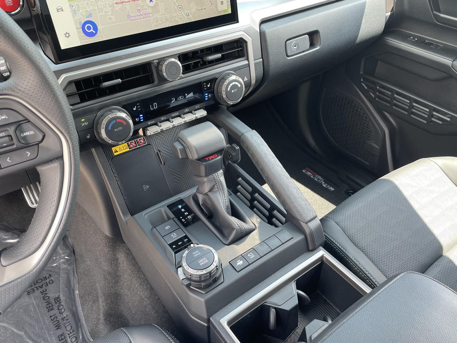 Vehicle photo 15