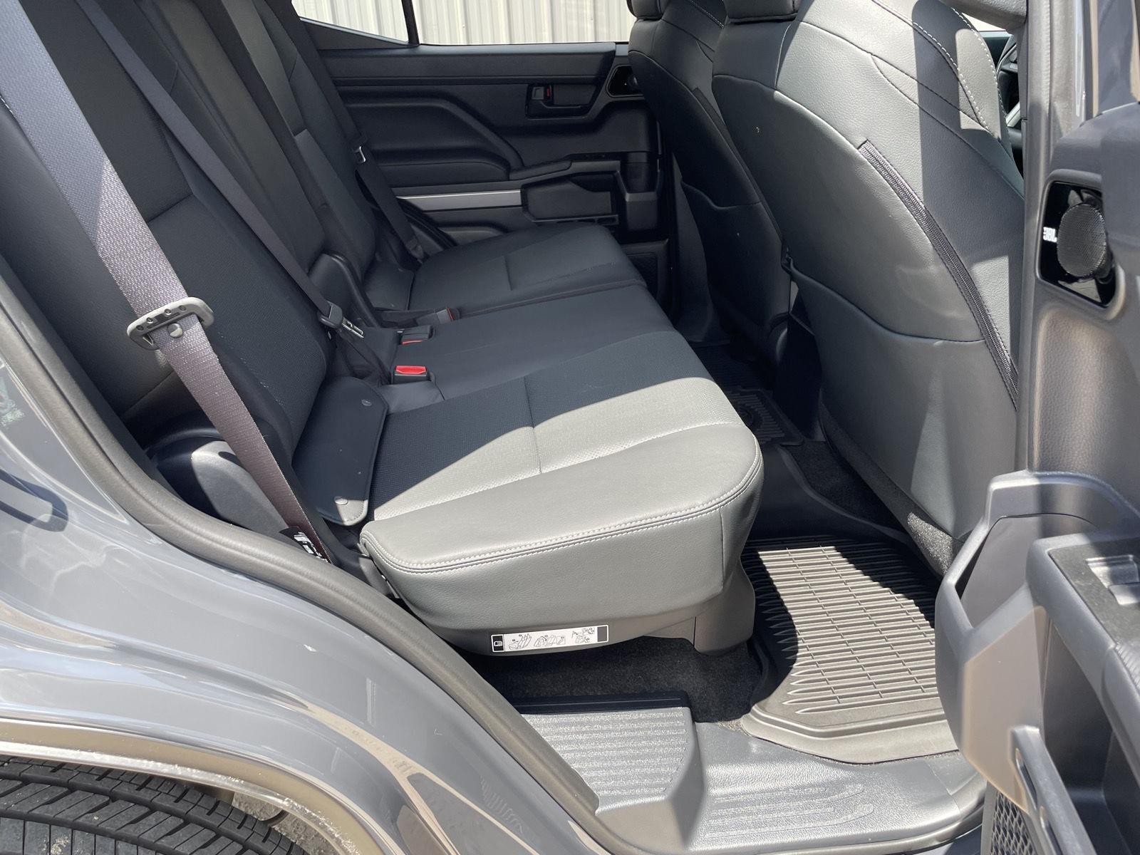 Vehicle photo 19
