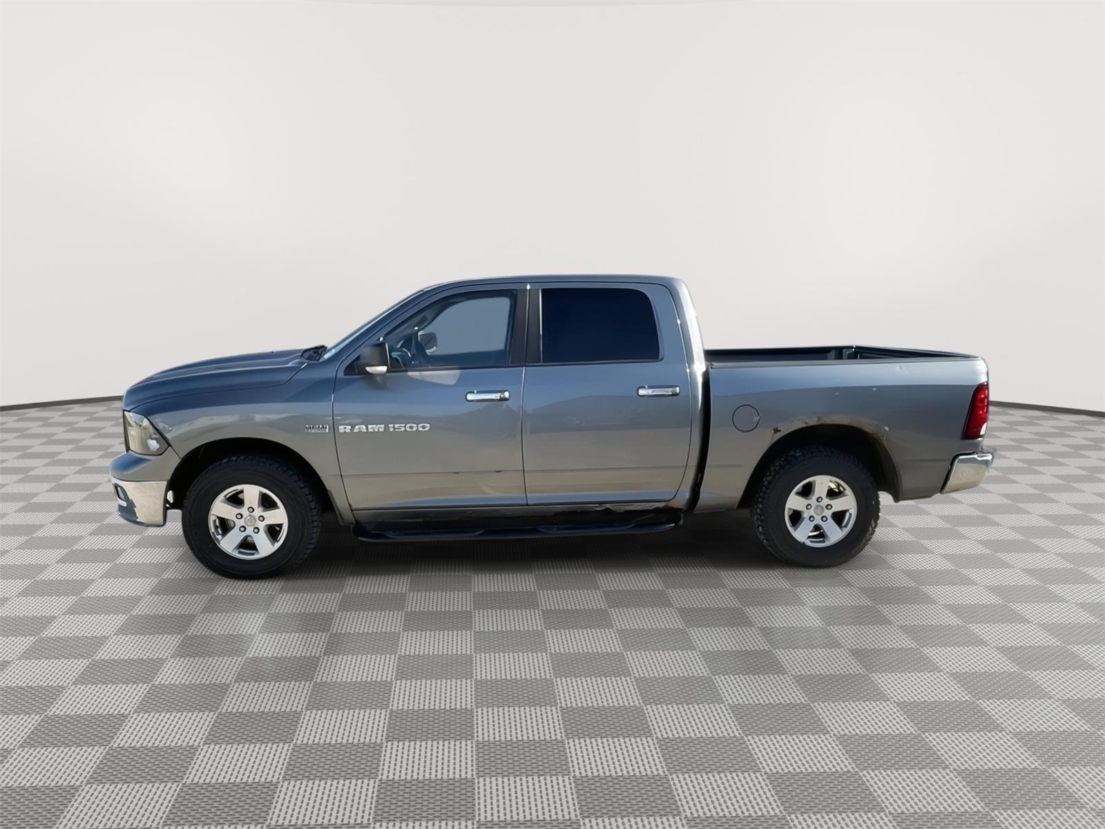 Vehicle photo 2