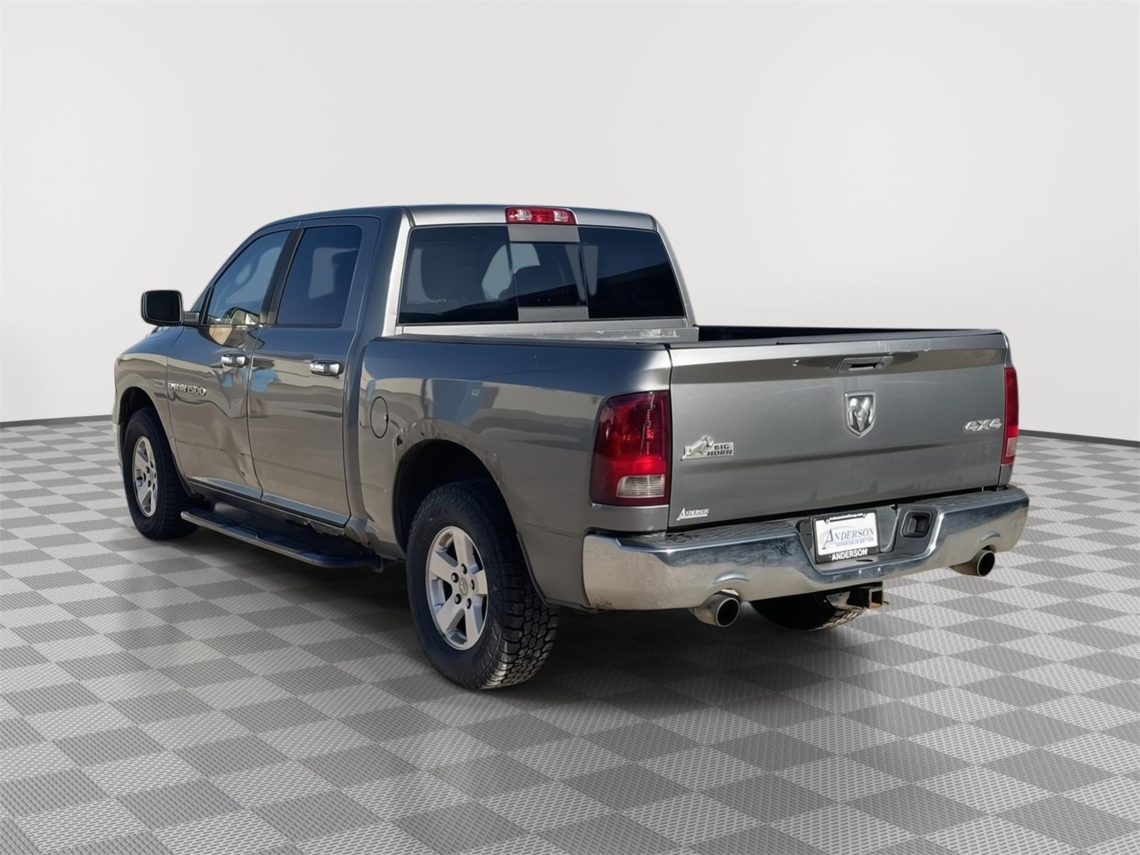 Vehicle photo 4