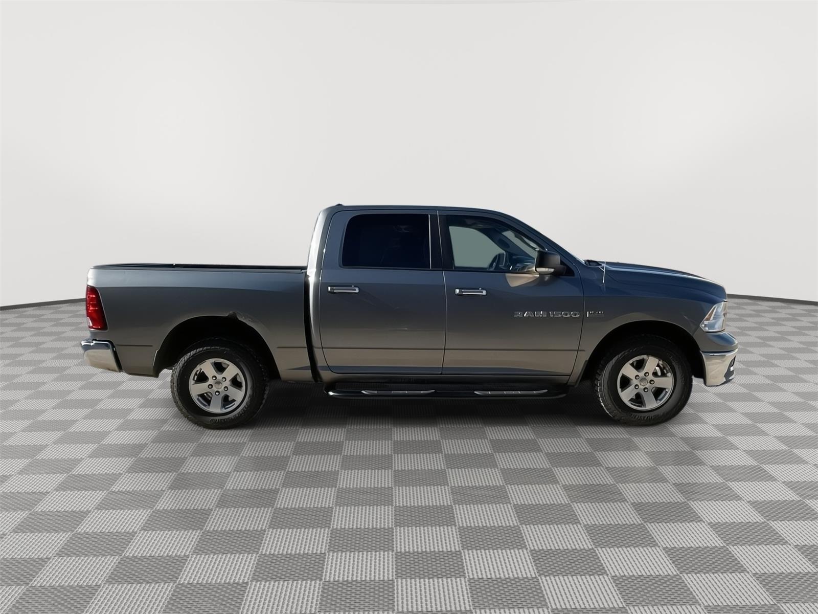 Vehicle photo 7