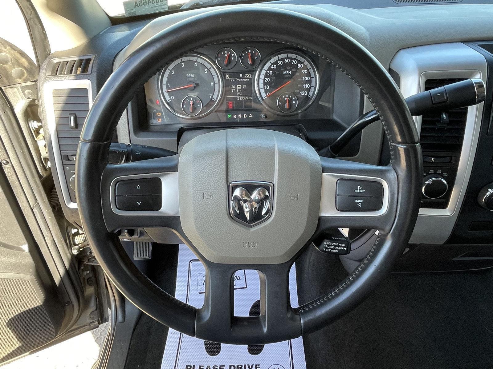 Vehicle photo 13