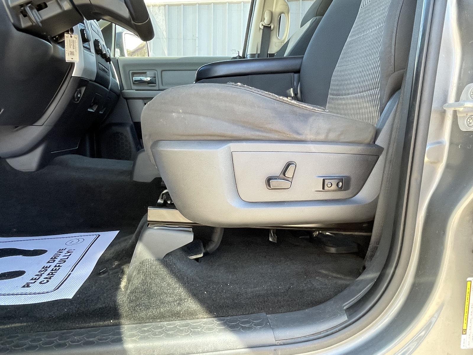 Vehicle photo 17
